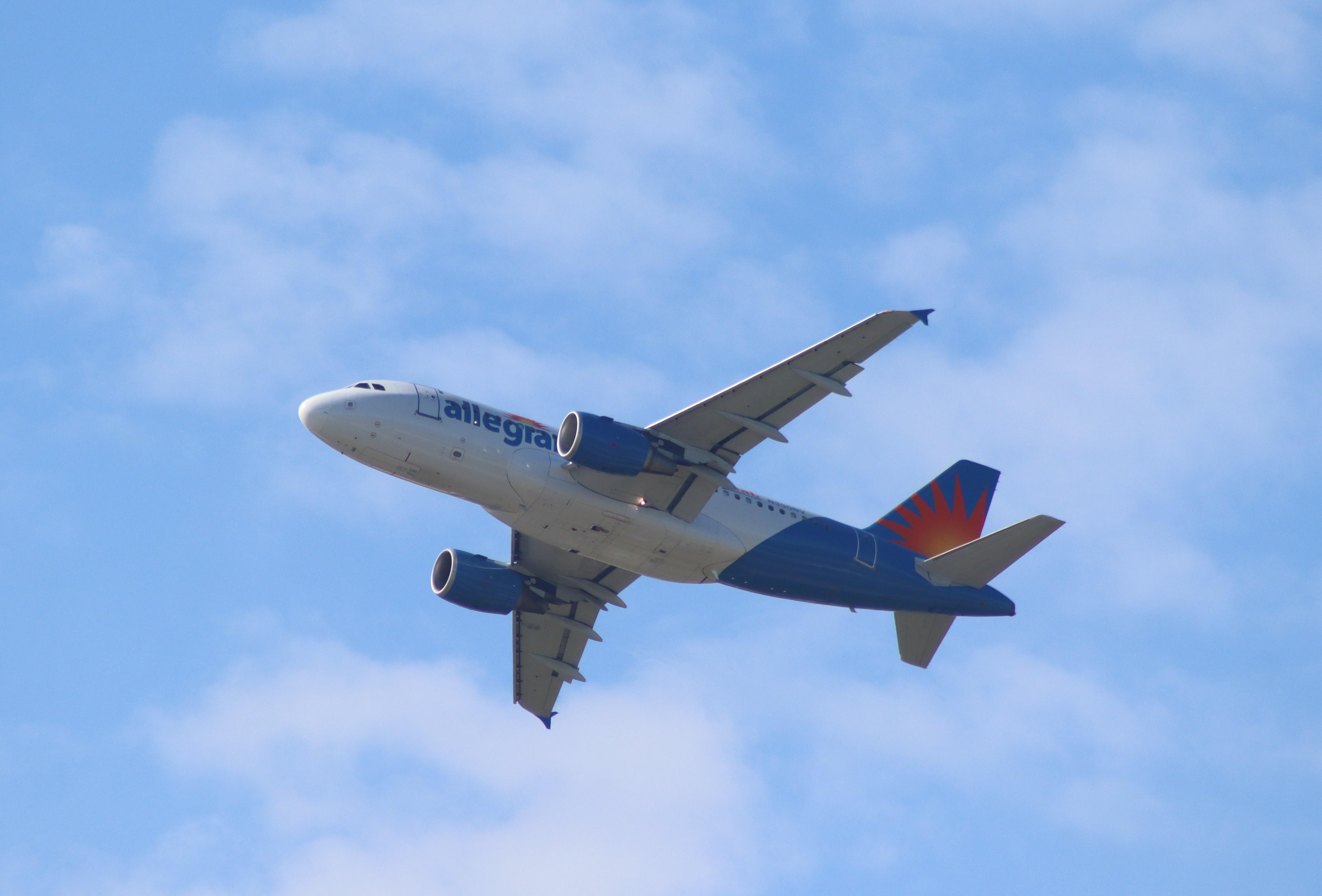 N330NV @ KRFD - Airbus A319-111 - by MarkPasqualino