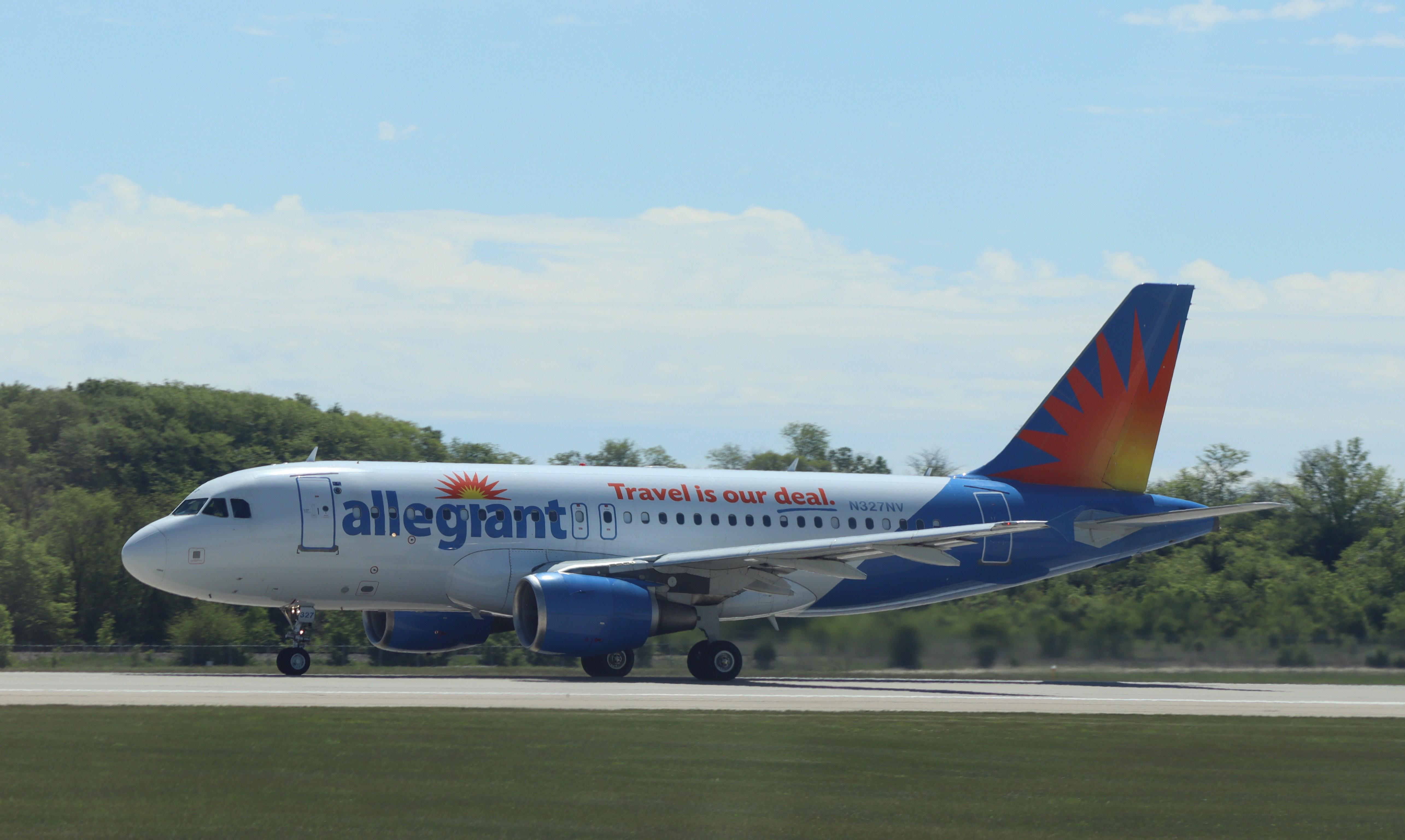 N327NV @ KRFD - Airbus A319-111 - by MarkPasqualino