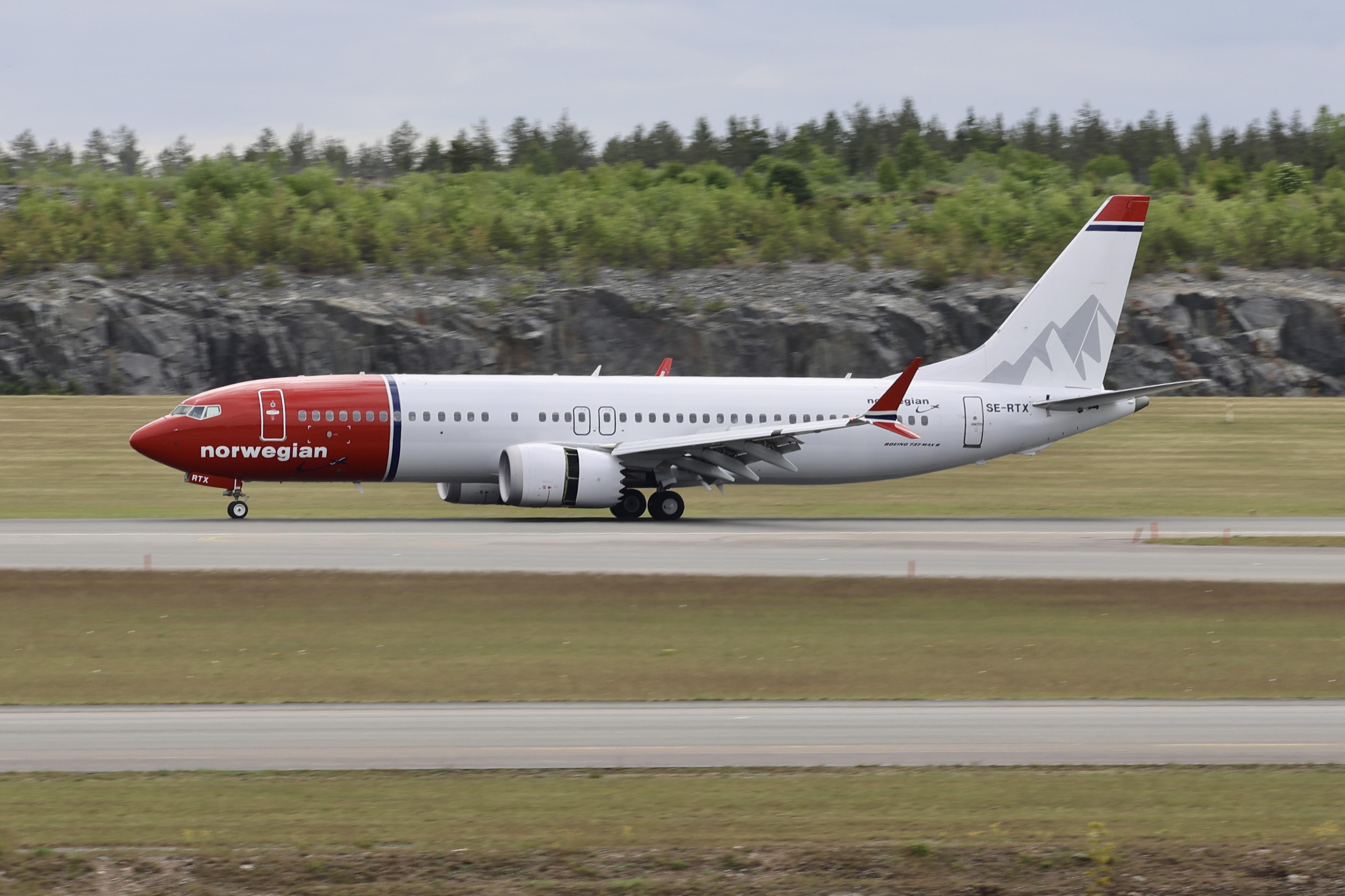SE-RTX @ ESSA - Rwy 01R - by wijken