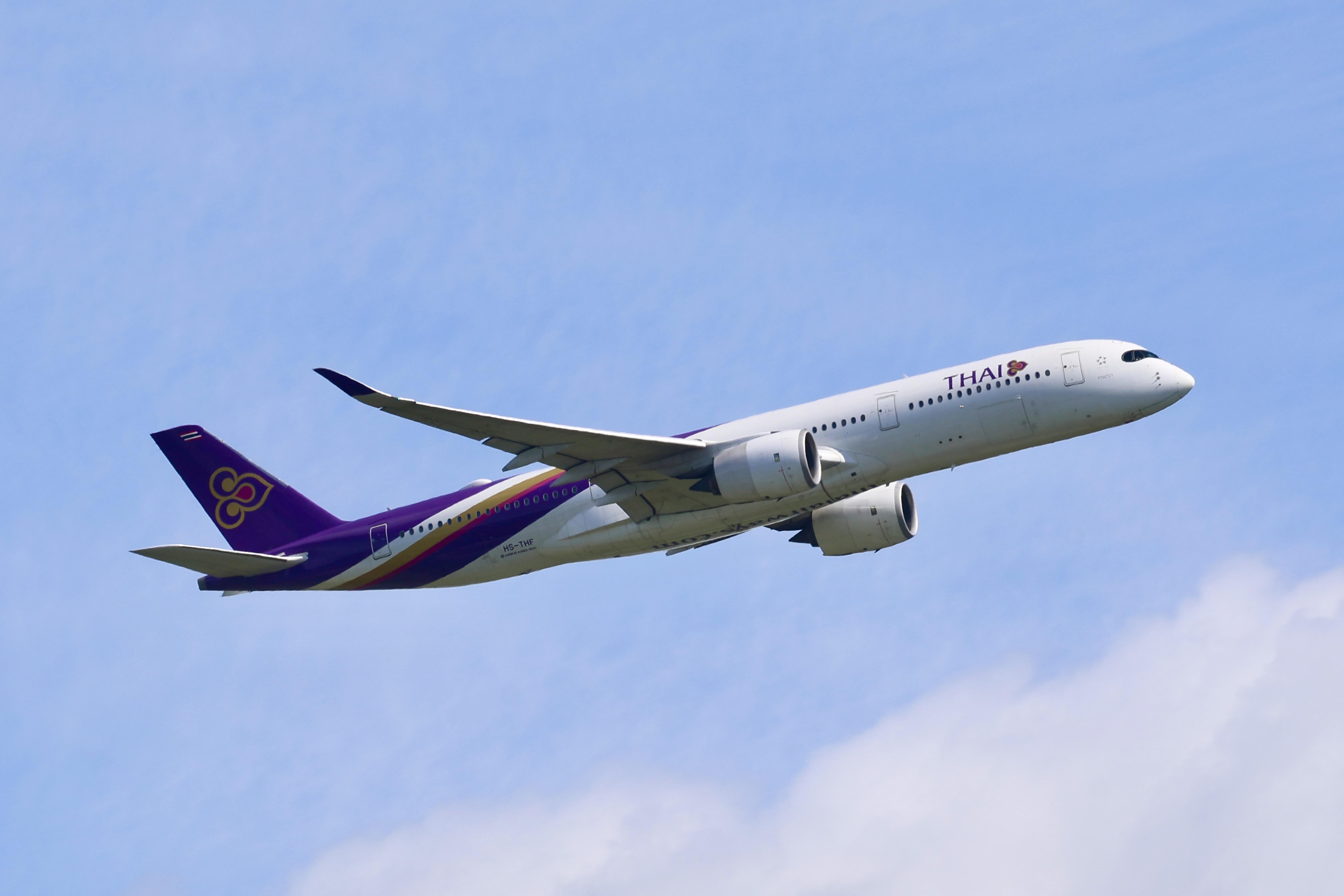 HS-THF @ ESSA - Rwy 19R - by wijken