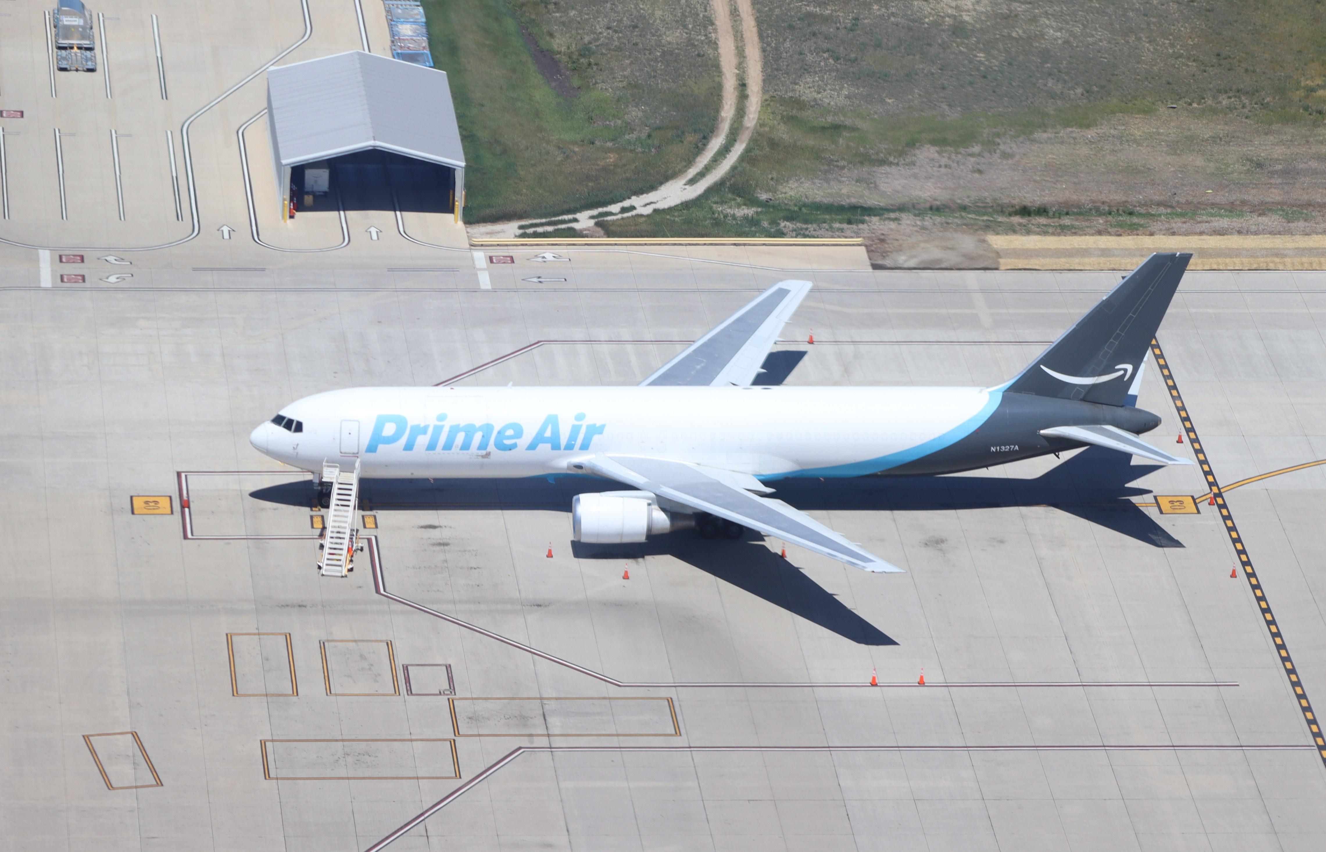 N1327A @ KRFD - Boeing 767-37D/ER - by MarkPasqualino