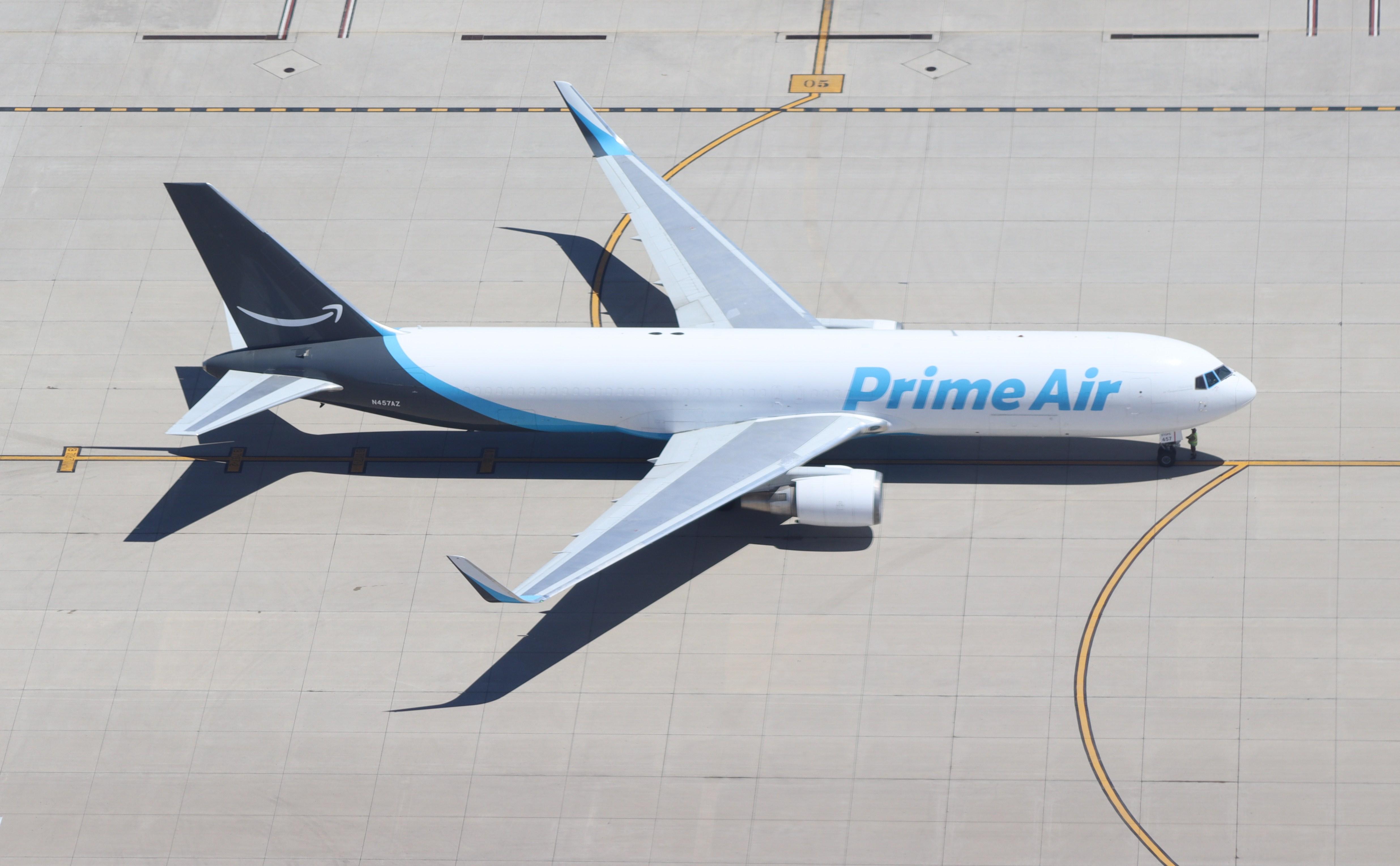 N457AZ @ KRFD - Boeing 767-323/ER - by MarkPasqualino