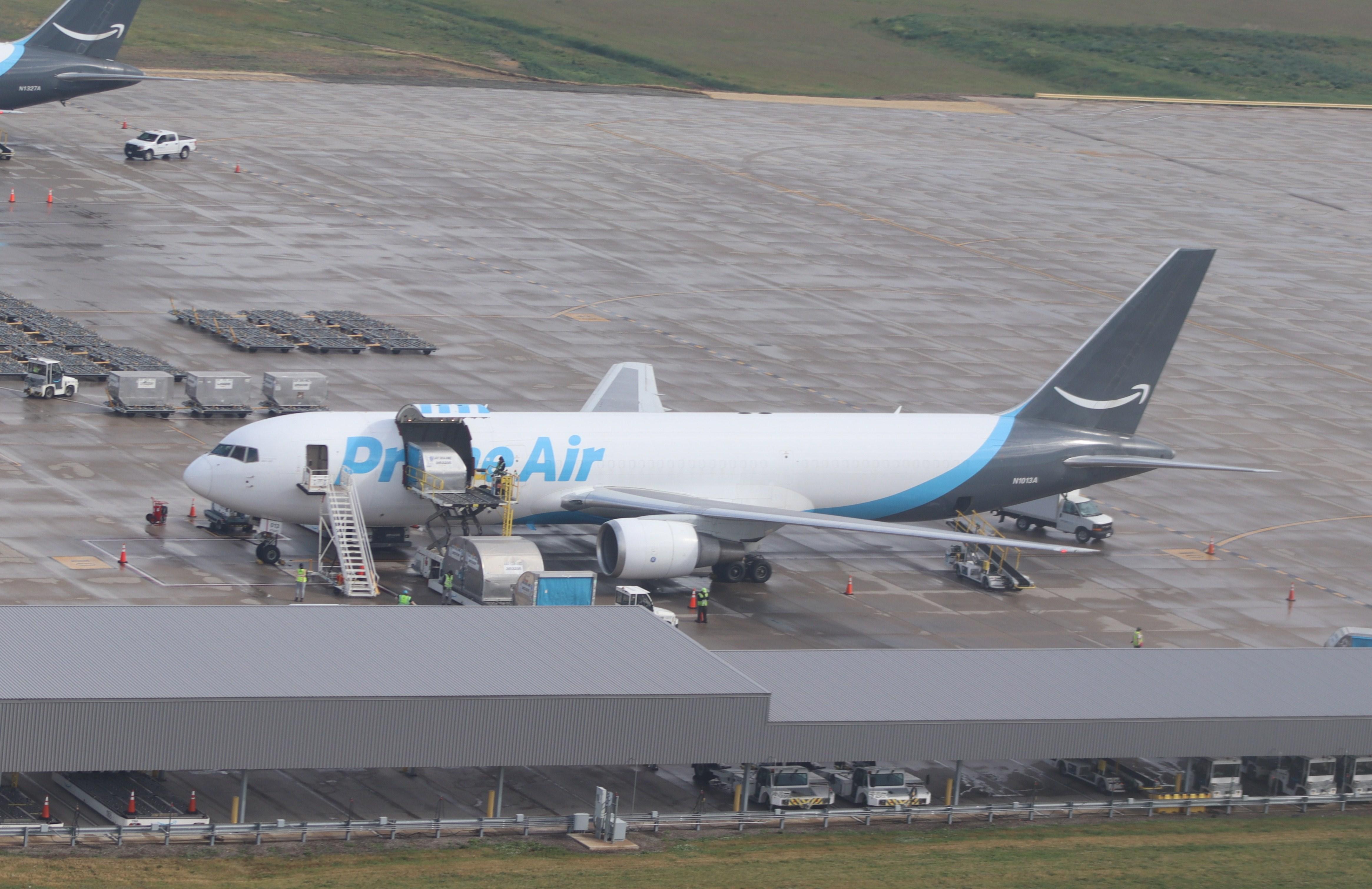 N1013A @ KRFD - Boeing 767-36N/SF - by MarkPasqualino