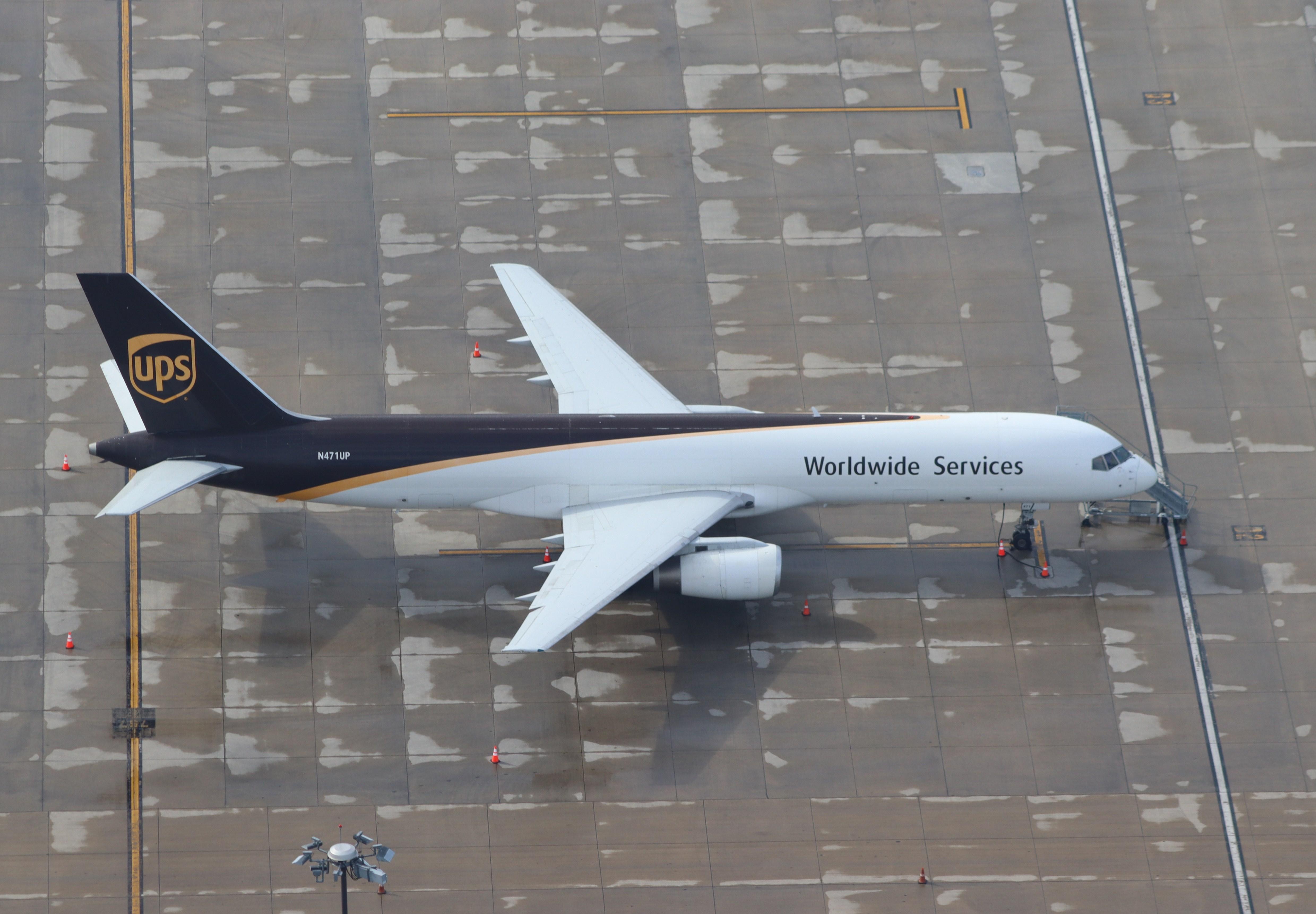 N471UP @ KRFD - Boeing 757-24APF - by MarkPasqualino