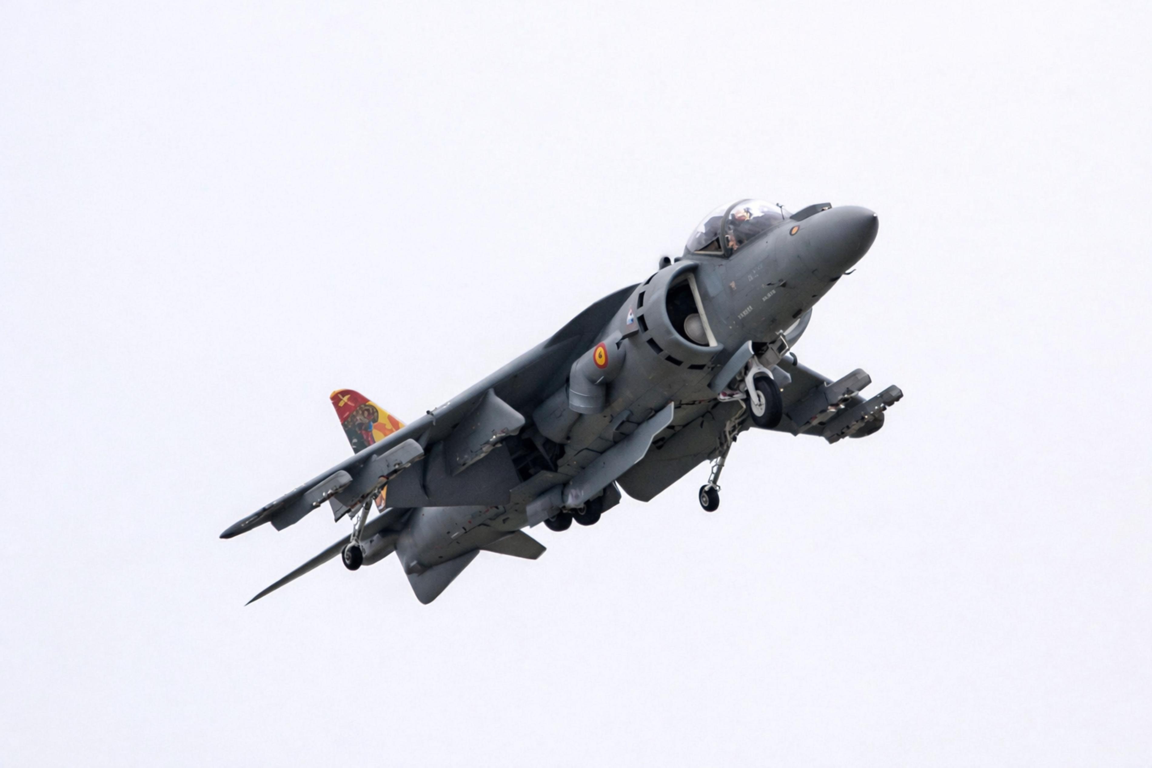 VA1B-38 @ EGVA - VA.1B-38 01-926 McDonnell Douglas EAV-8B Harrier ll Spanish Navy RIAT RAF Fairford
 - by PhilR