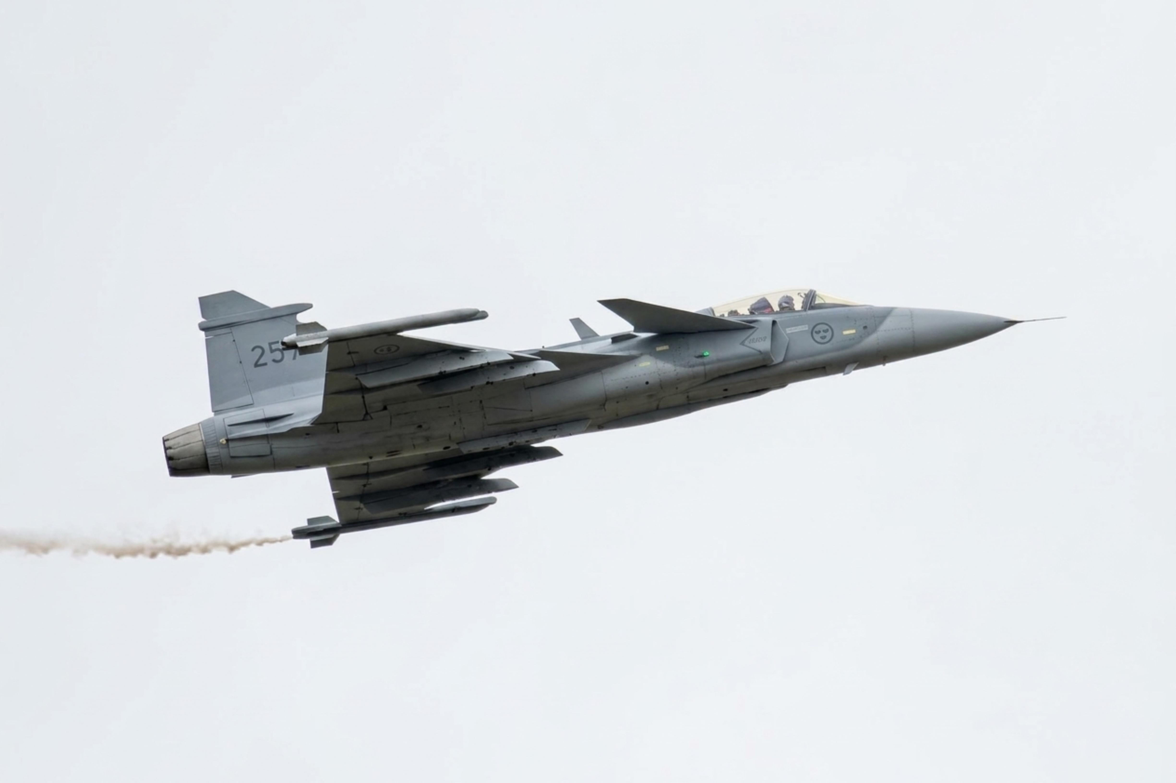 39257 @ EGVA - 257 SAAB JAS-39C Gripen Swedish Air Force RIAT RAF Fairford 

 - by PhilR