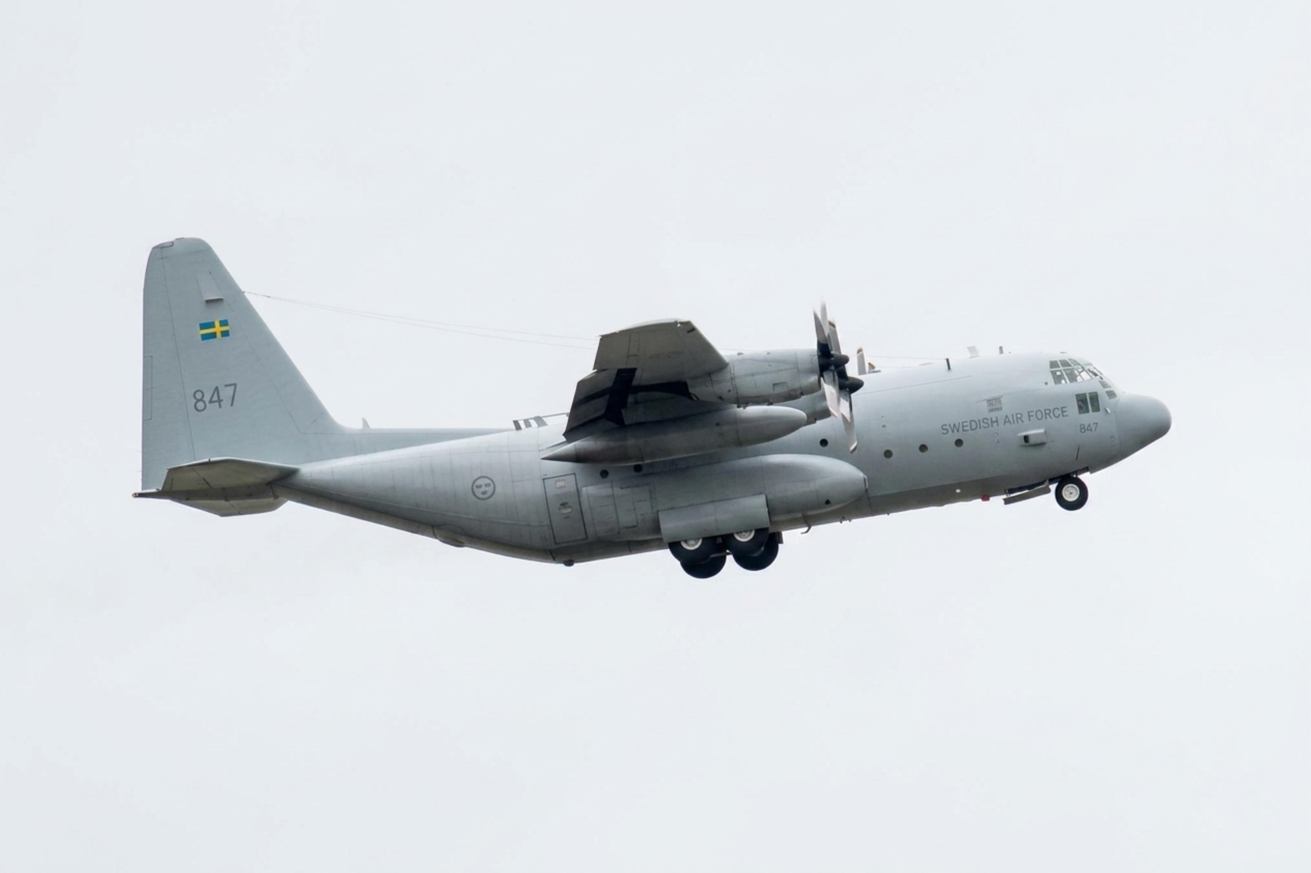 84007 @ EGVA - 847 Lockheed C-130K Swedish Air Force RIAT RAF Fairford 
 - by PhilR