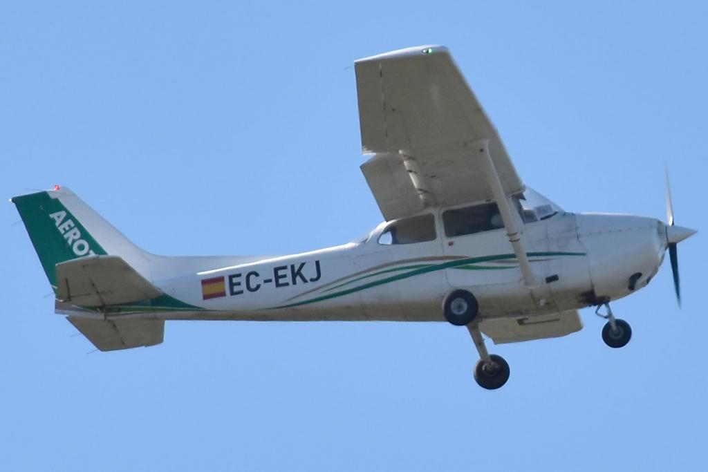 EC-EKJ photo, click to enlarge