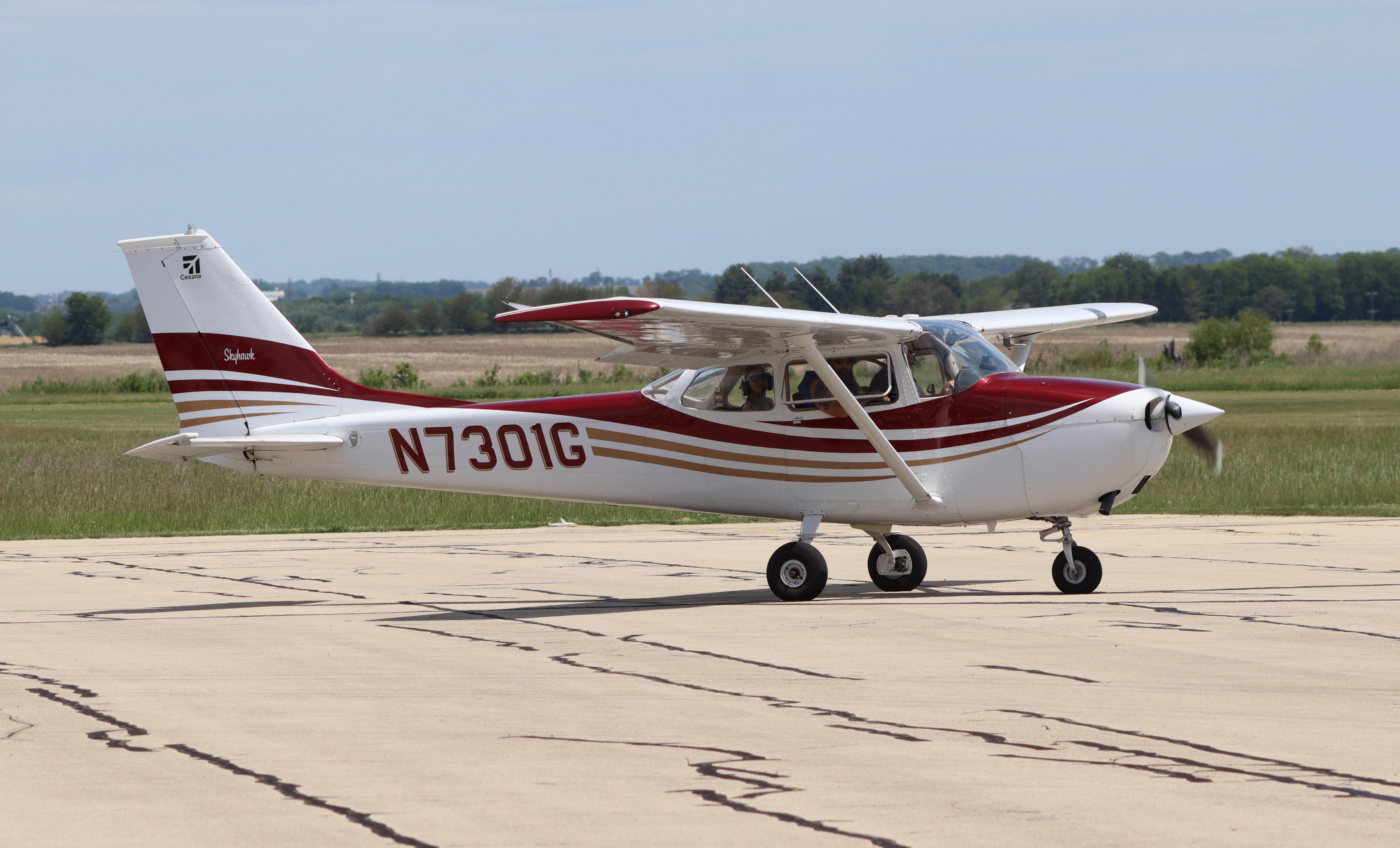 N7301G @ KFEP - Cessna 172K - by MarkPasqualino
