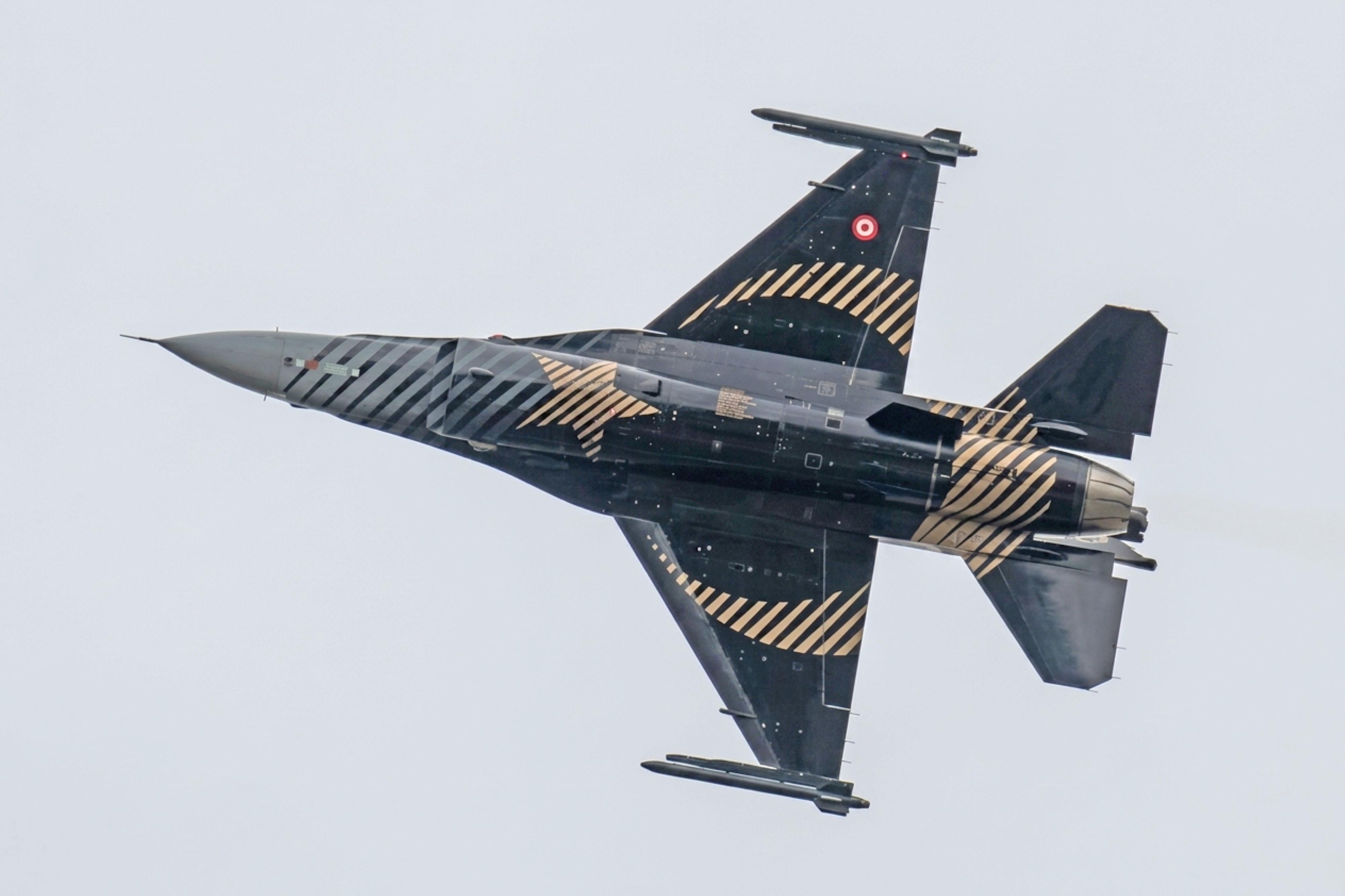 88-0021 @ EGVA - 88-0021 Lockheed Martin F-16C Fighting Falcon Turkish Air Force RIAT RAF Fairford 
 - by PhilR
