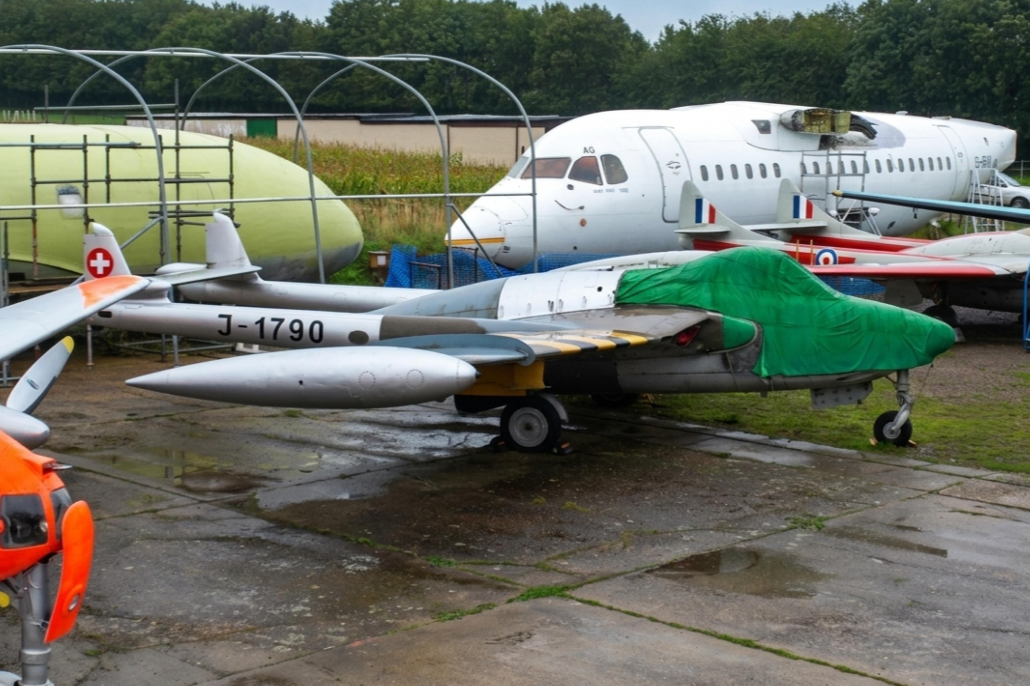 J-1790 photo, click to enlarge