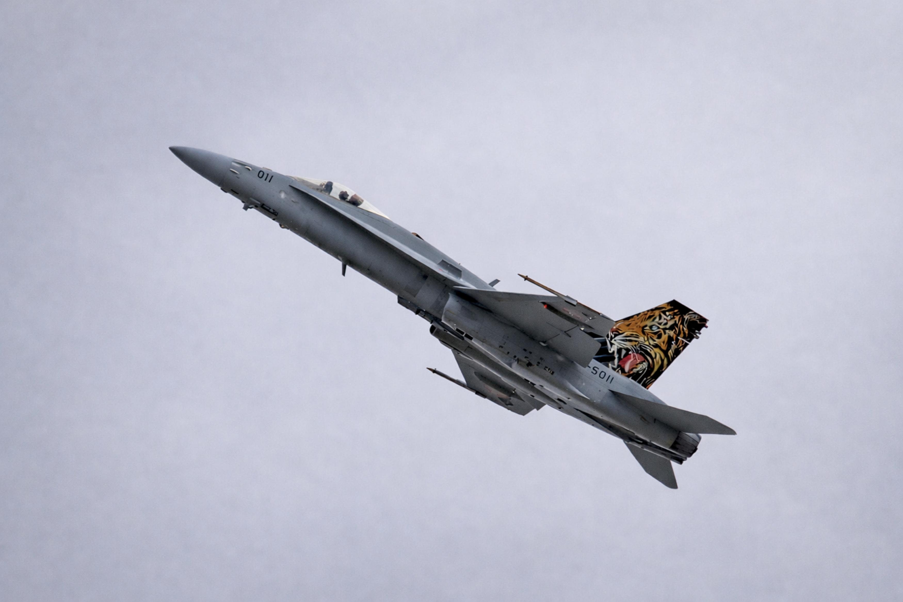 J-5011 photo, click to enlarge