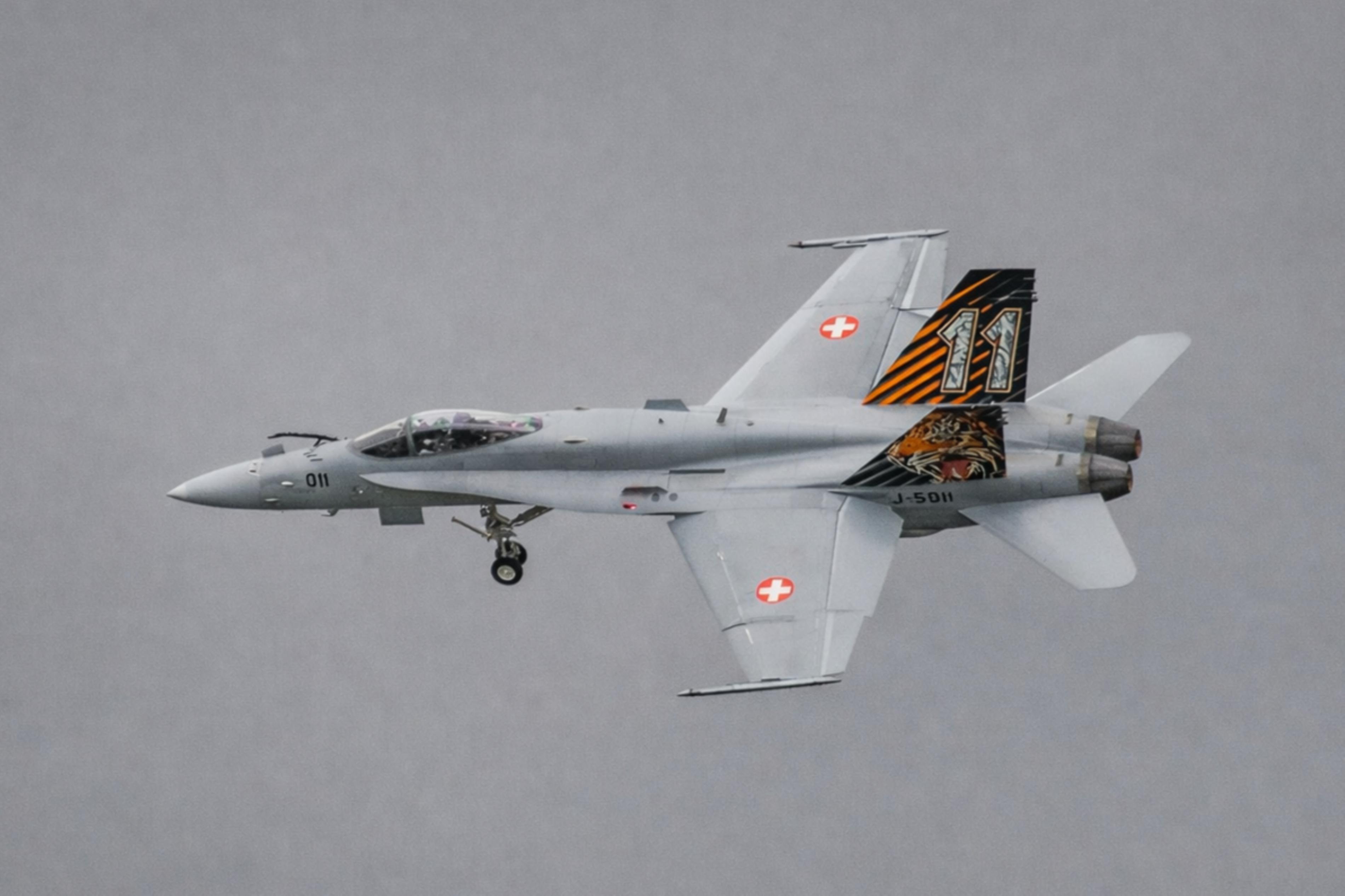 J-5011 photo, click to enlarge