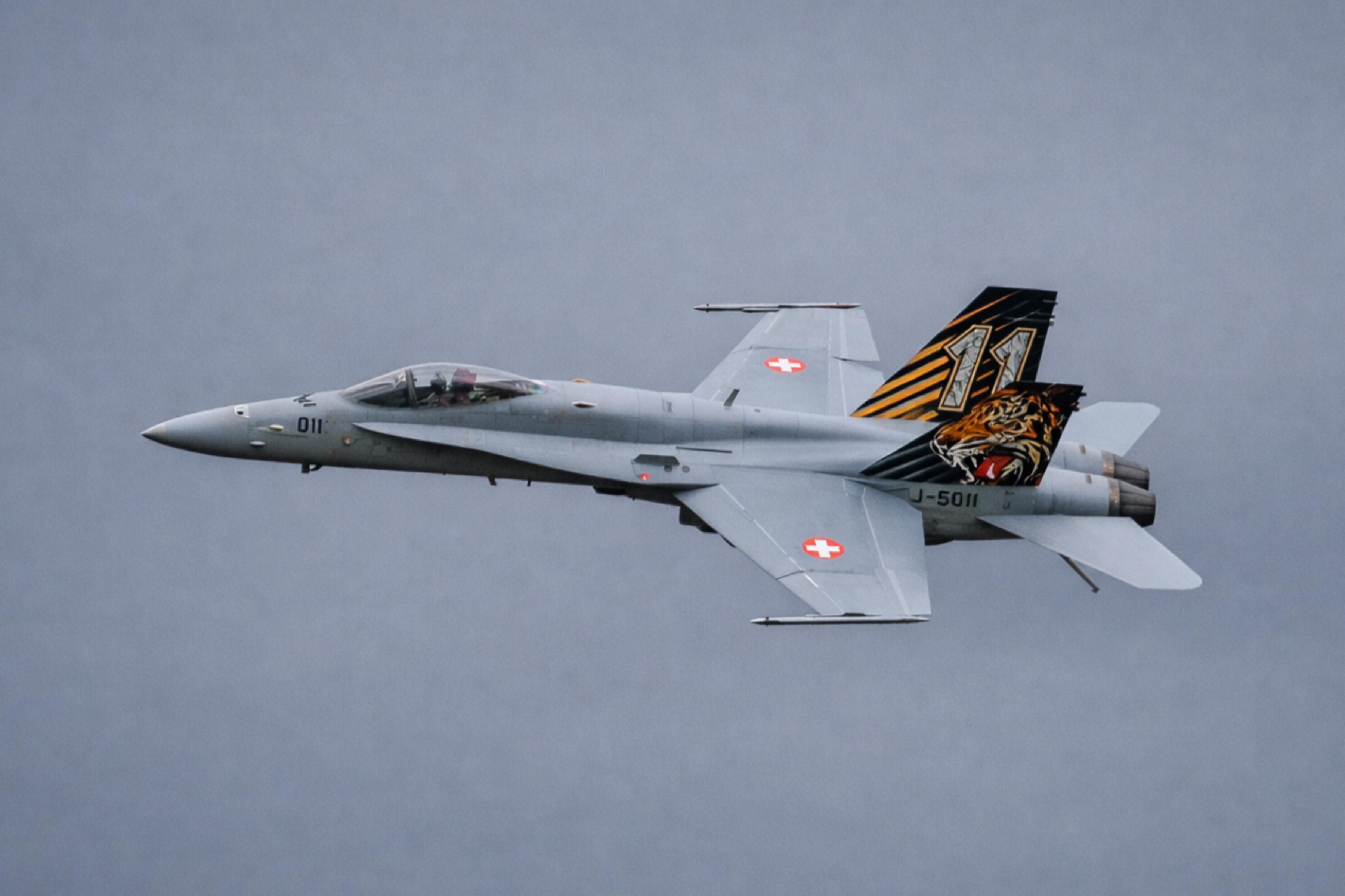 J-5011 photo, click to enlarge
