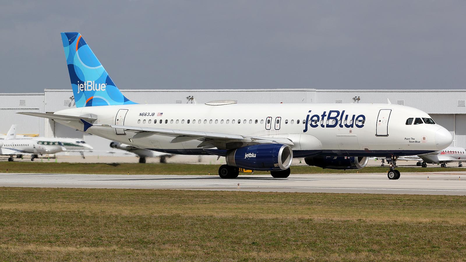 N663JB @ FLL - at fll - by Ronald