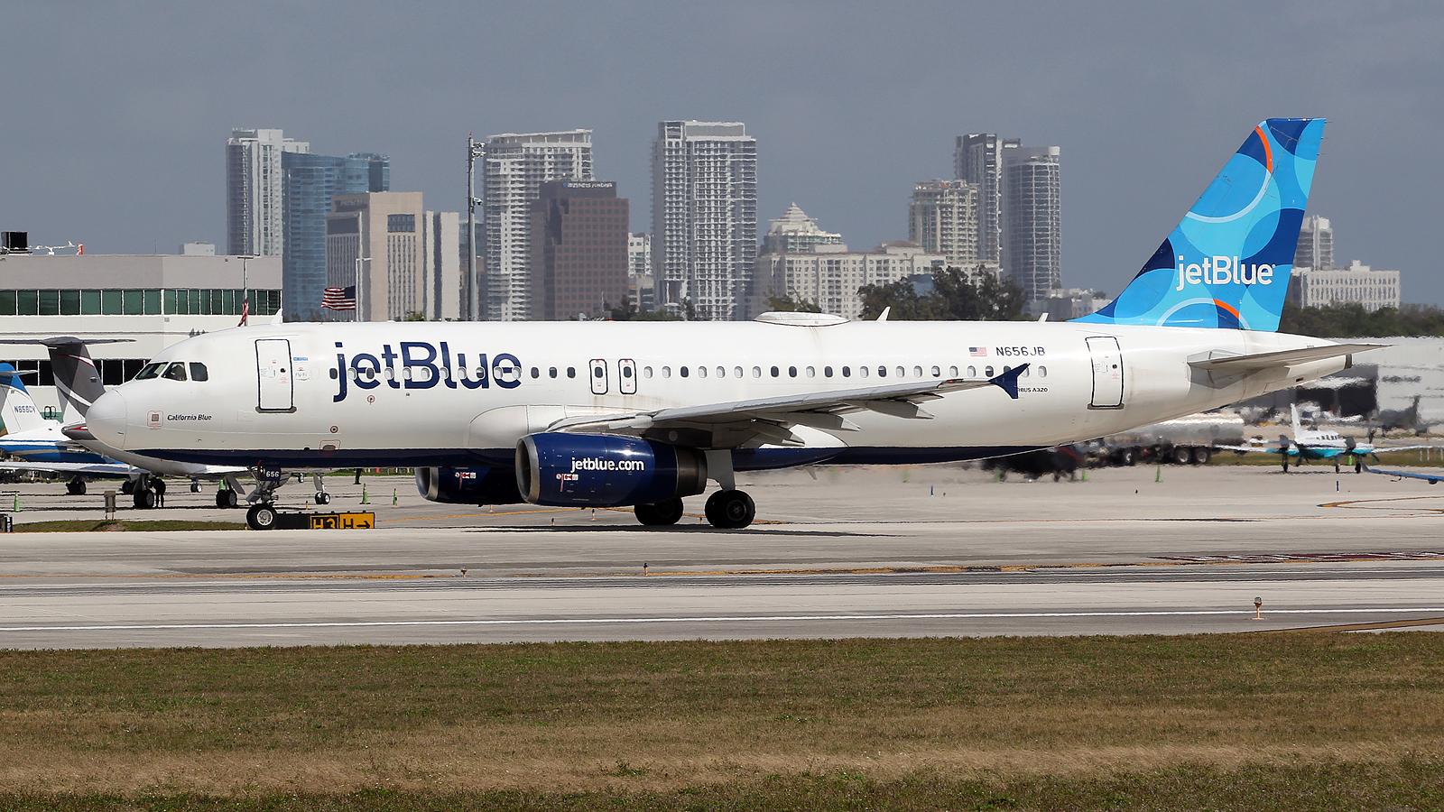 N656JB @ FLL - at fll - by Ronald