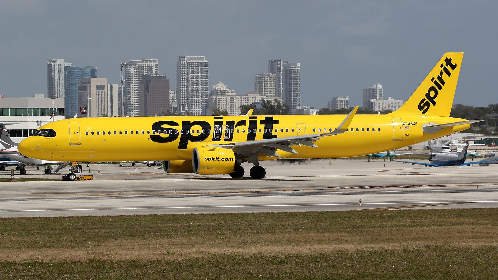 N656JB @ FLL - at fll - by Ronald