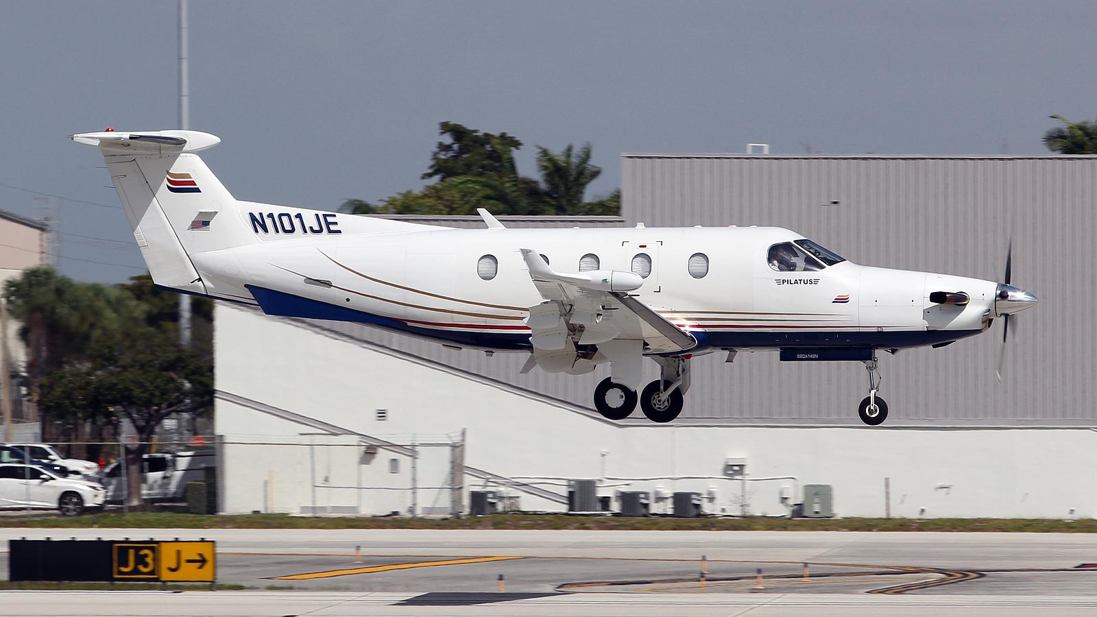 N101JE @ FLL - at fll - by Ronald