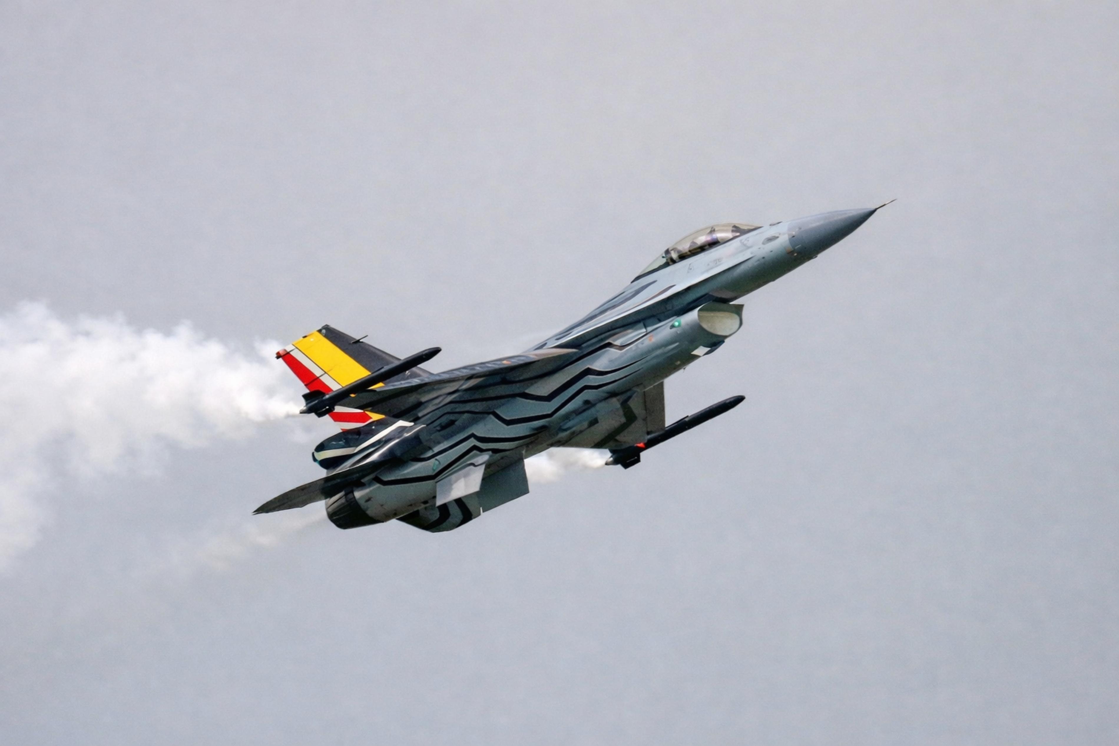 FA-123 @ EGVA - FA-123 1990 GD F-16AM BelgAF RIAT - by PhilR