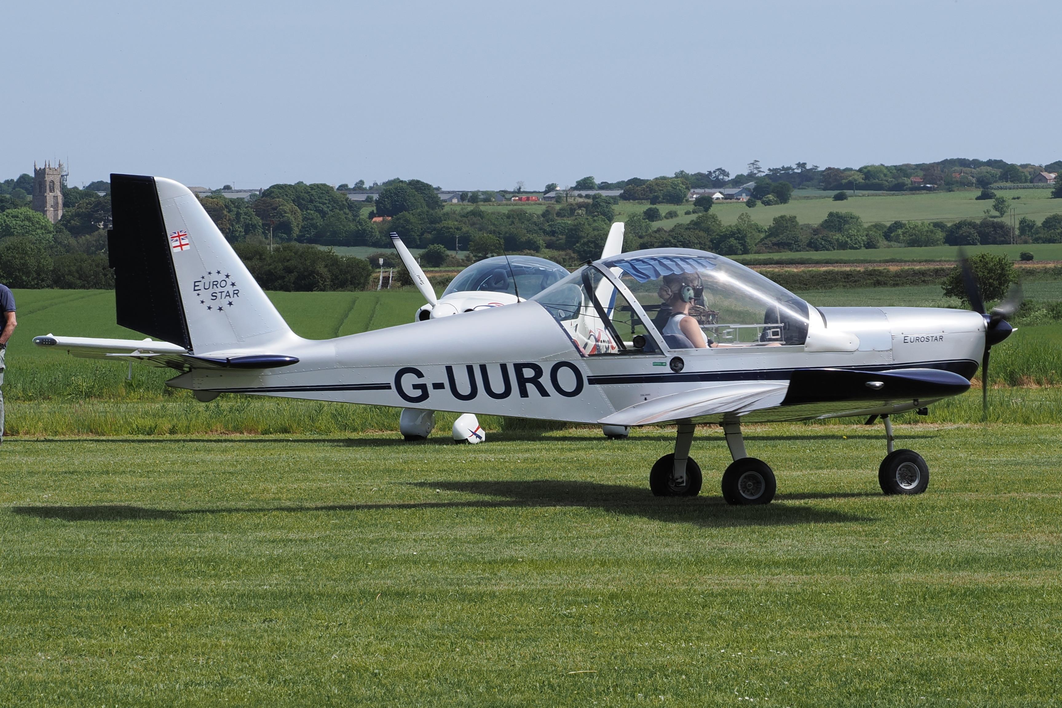 G-UURO @ X3CX - Just landed at Northrepps. - by Graham Reeve