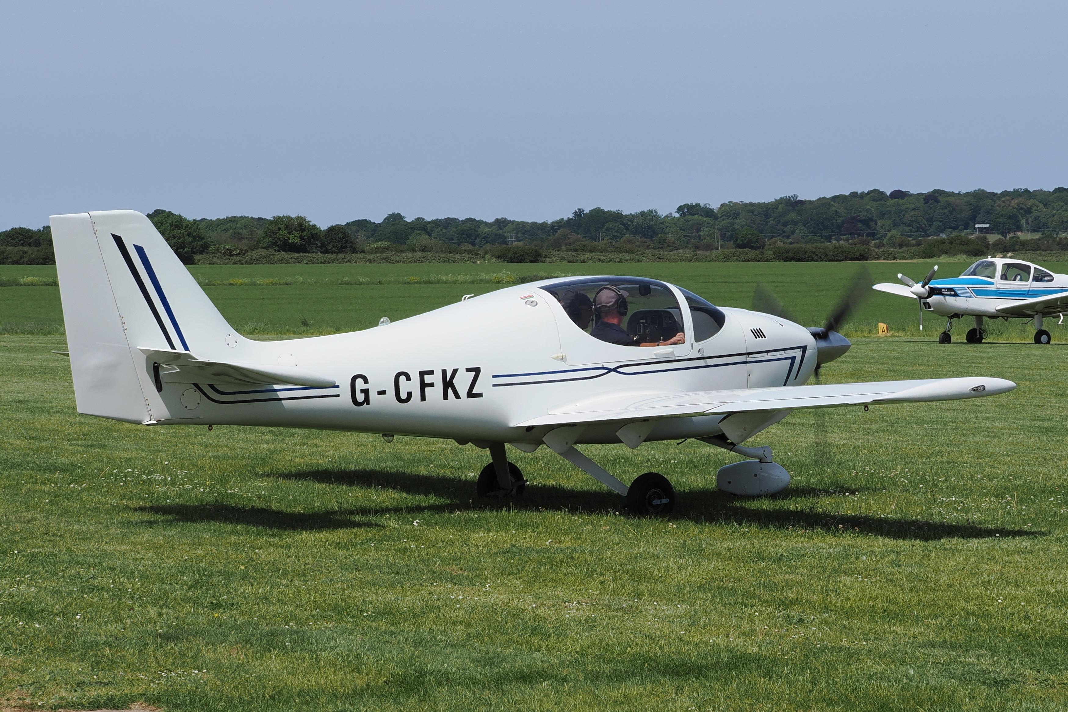 G-CFKZ @ X3CX - Just landed at Northrepps. - by Graham Reeve