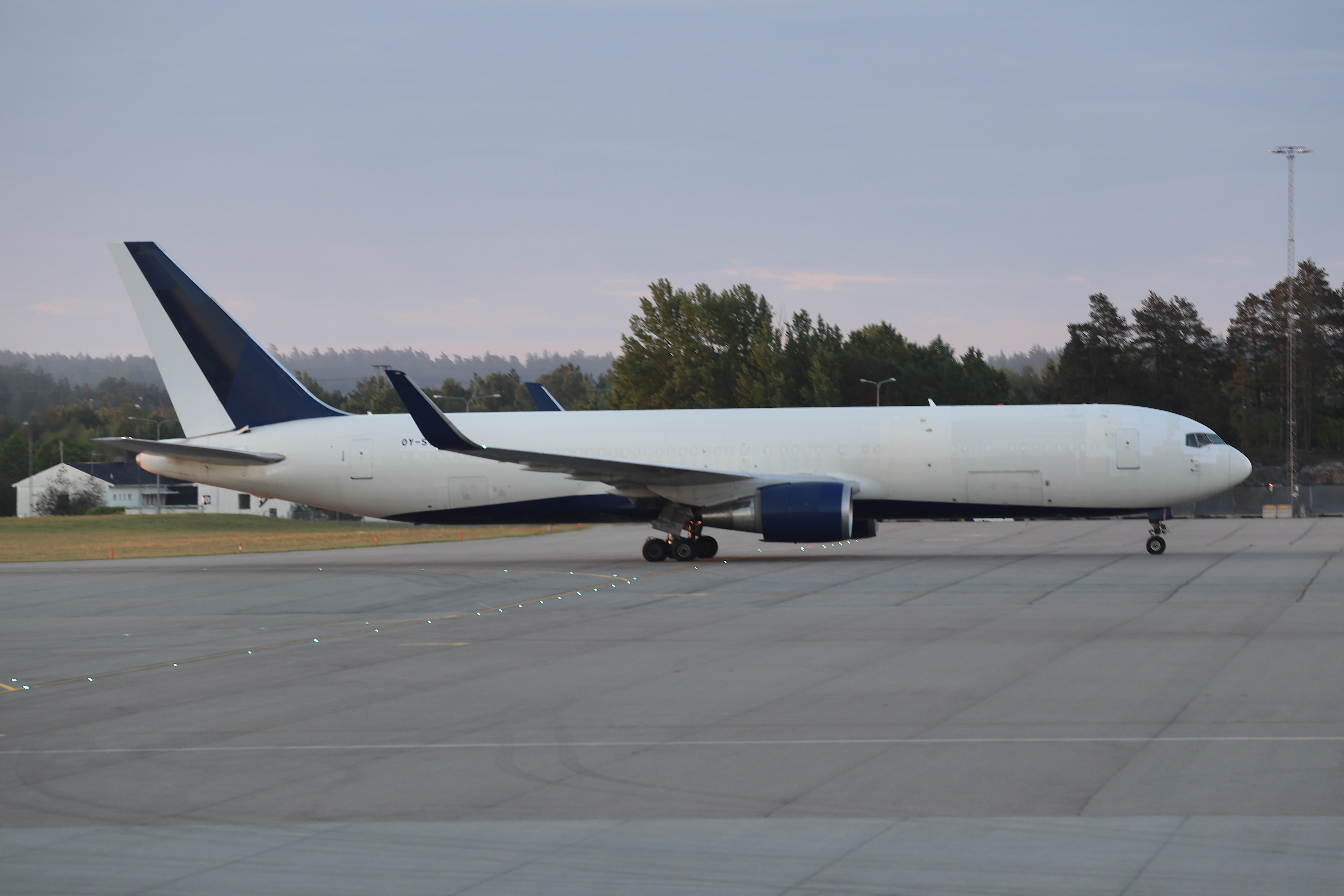 OY-SYB photo, click to enlarge
