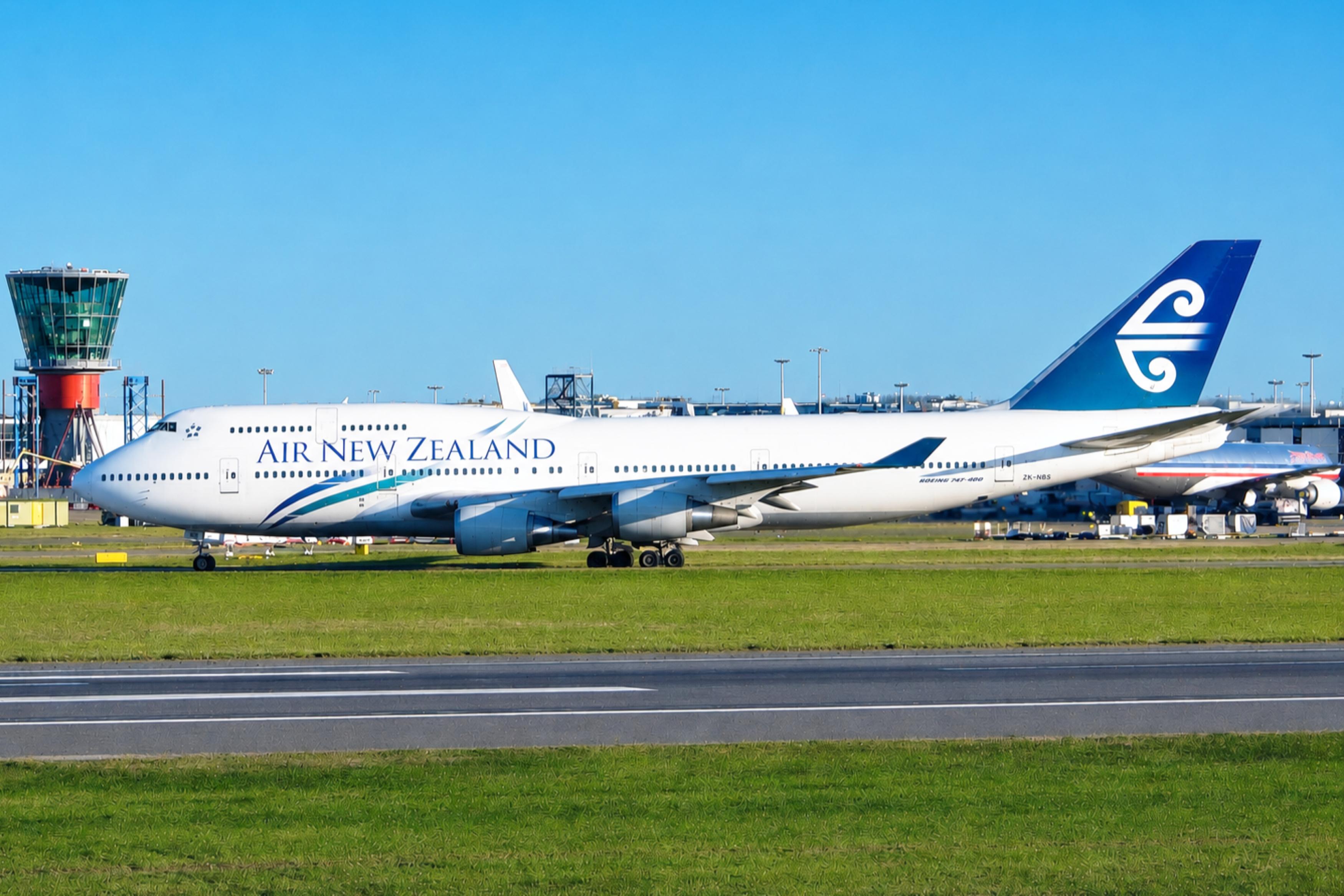 ZK-NBS @ EGLL - ZK-NBS 1989 B747-419 Air New Zealand LHR 
 - by PhilR
