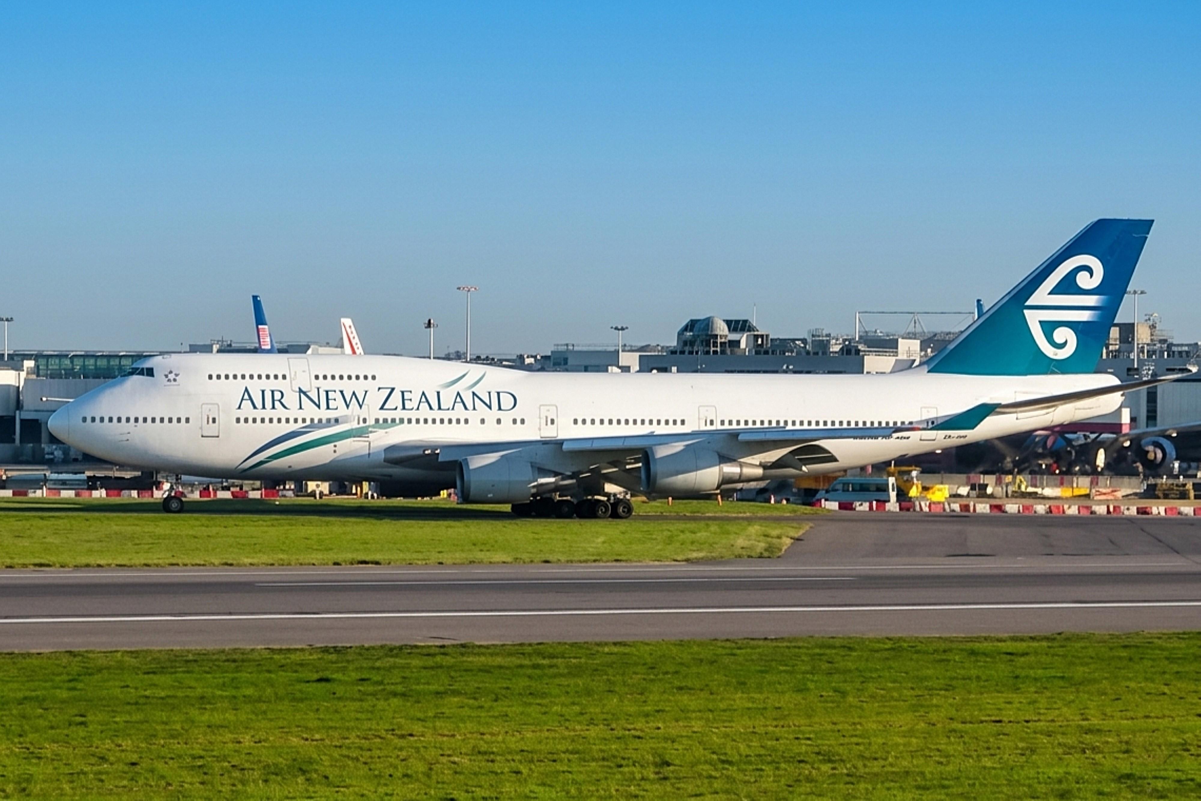 ZK-SUH @ EGLL - ZK-SUH 1991 B747-475 Air New Zealand LHR 
 - by PhilR