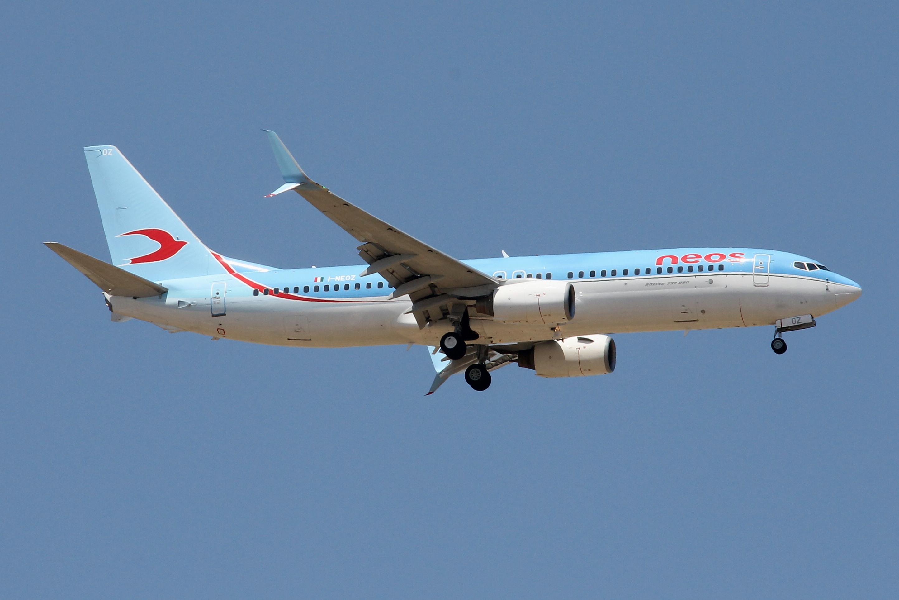 I-NEOZ @ LMML - Boeing 737-86N reg I-NEOZ of Neos landing in Malta RW13. - by raymond