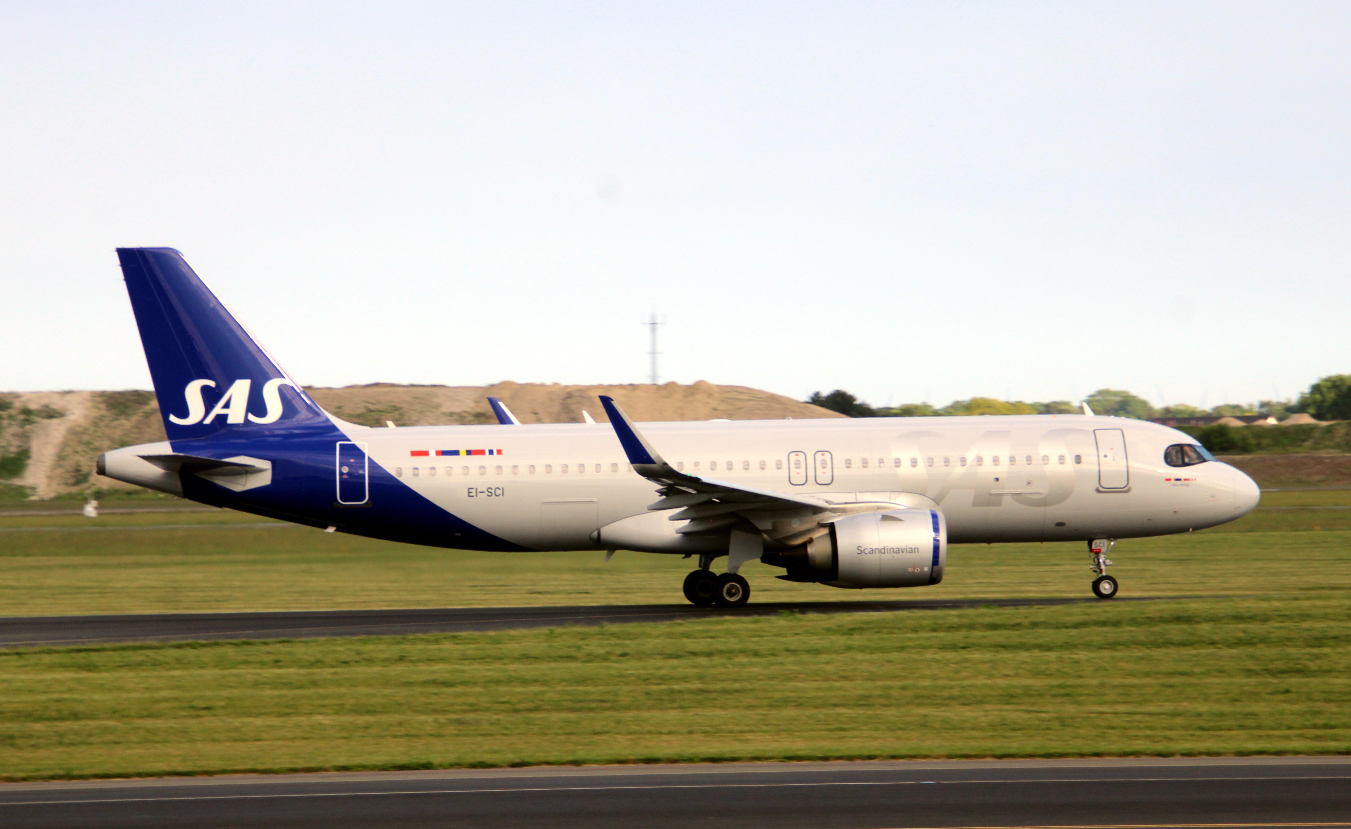 EI-SCI - EI-SCI taking off rw 22R - by Erik Oxtorp