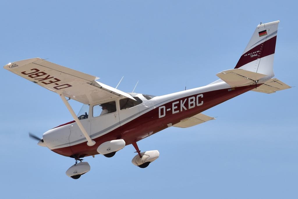 D-EKBC photo, click to enlarge