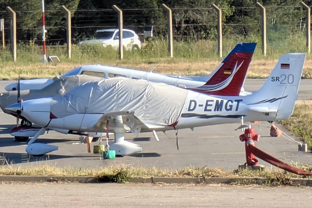 D-EMGT photo, click to enlarge