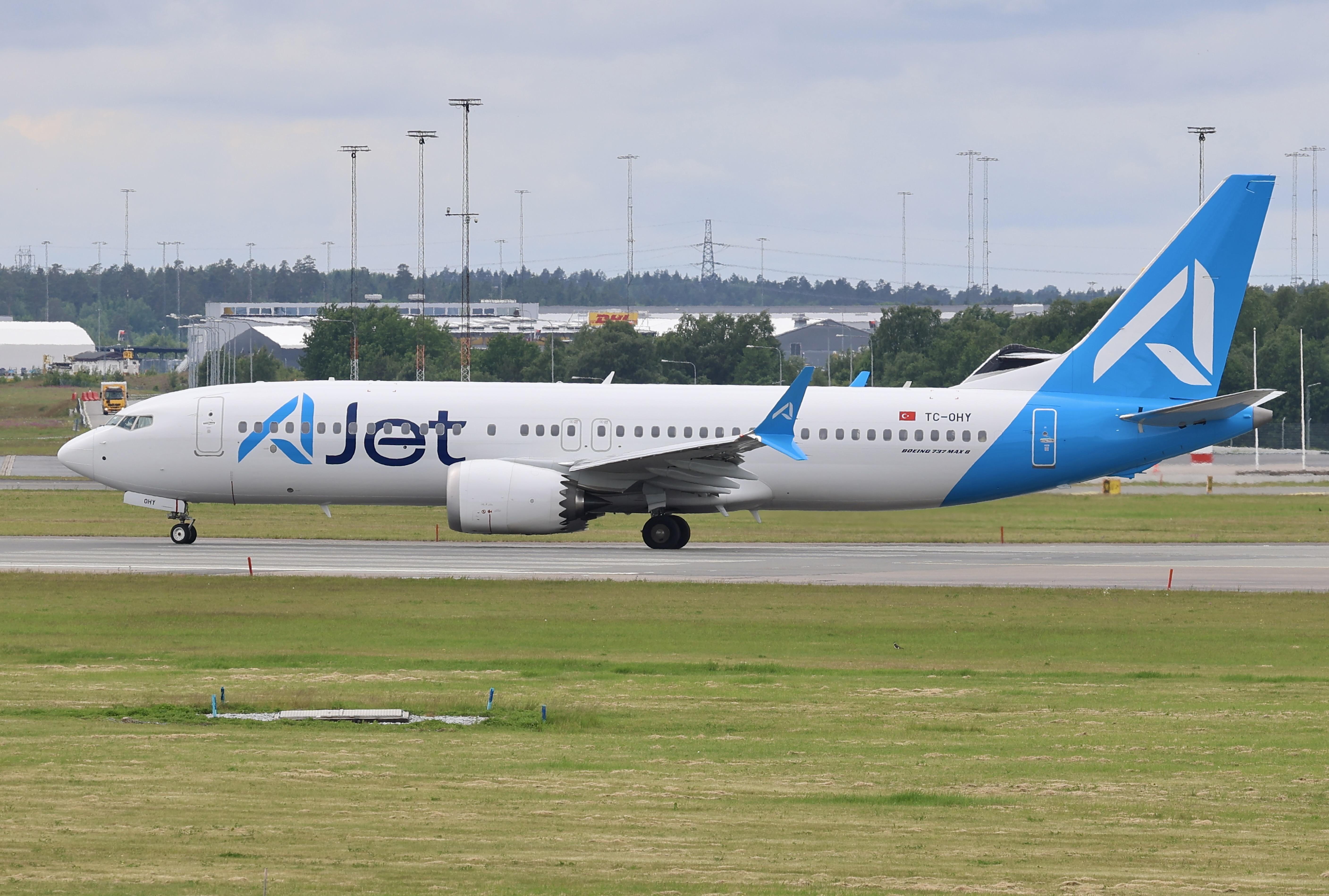 TC-OHY @ ESSA - Rwy 19L - by wijken