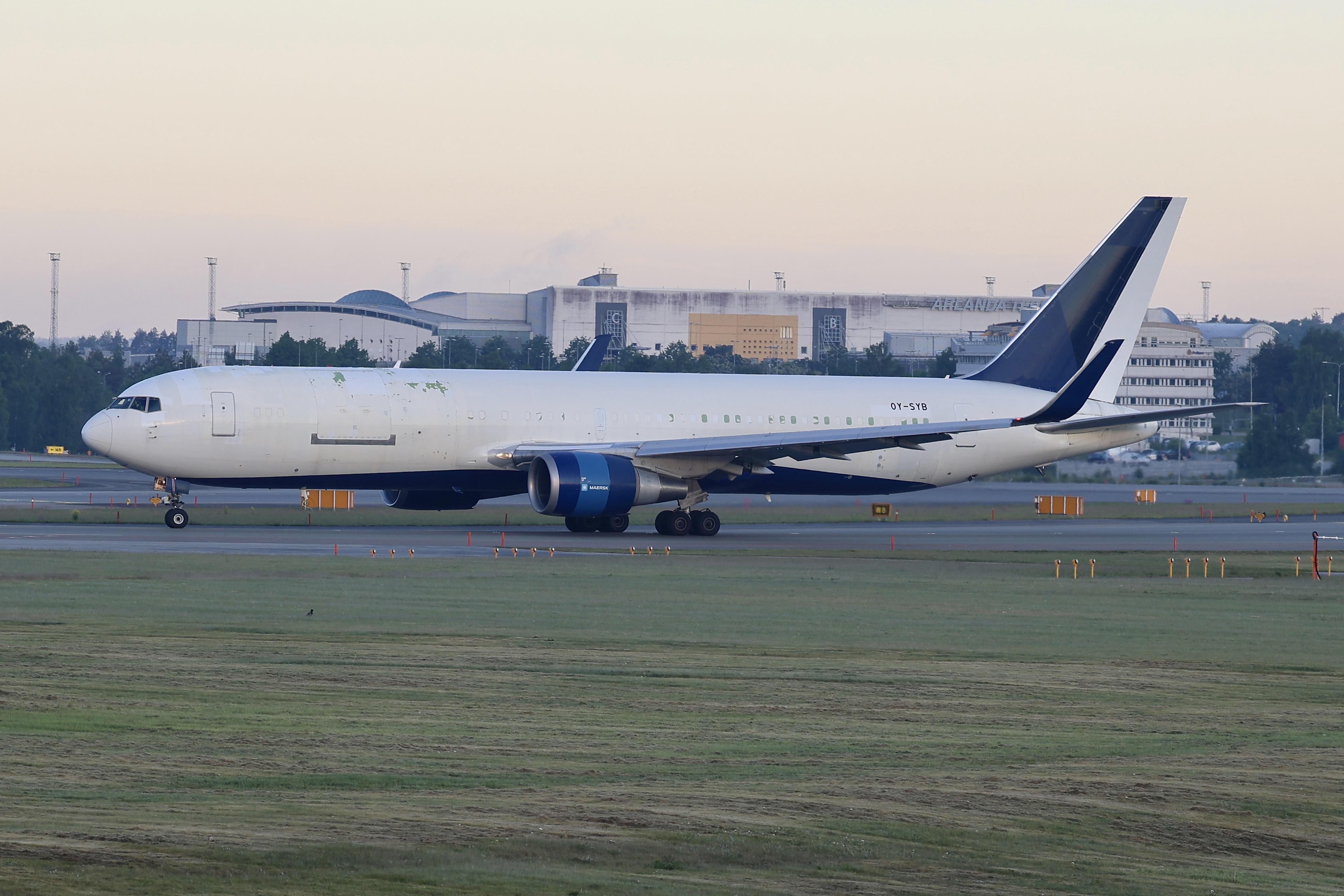 OY-SYB @ ESSA - Rwy 19L - by wijken
