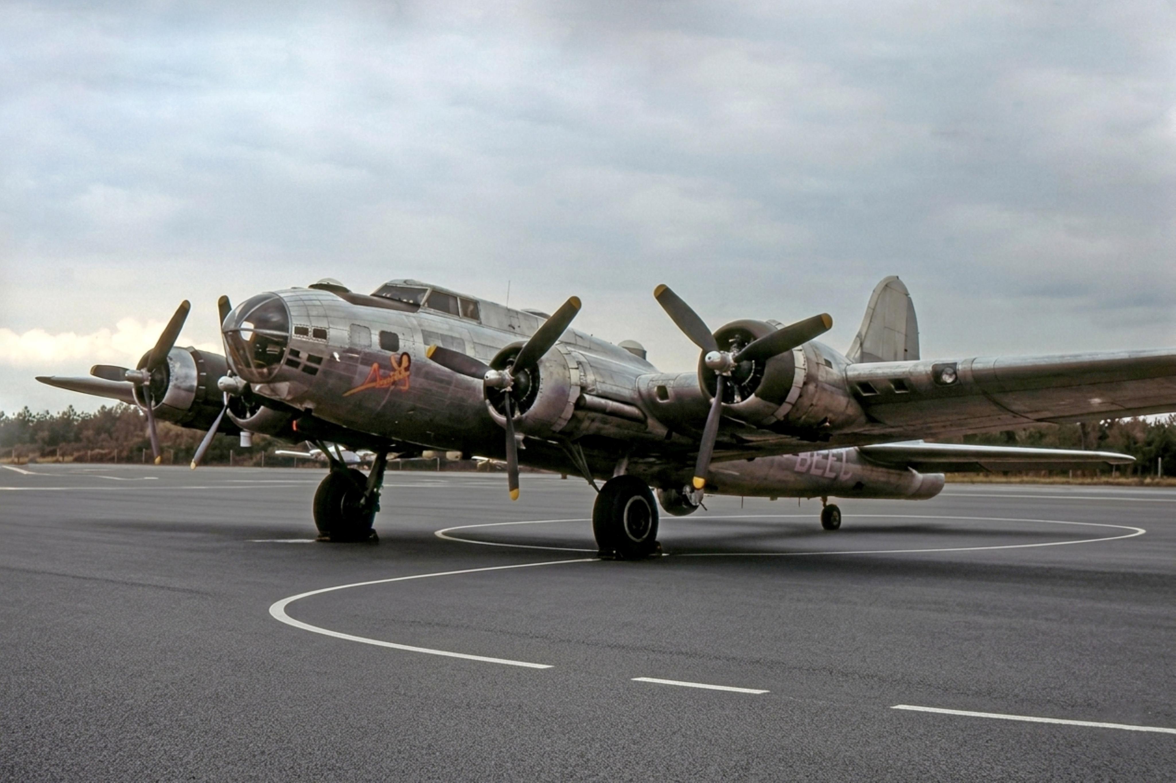 F-BEEC @ EGLK - F-BEEC (44-85718, G-FORT, N900RW) 1945 Boeing B-17G USAF Blackbushe  - by PhilR
