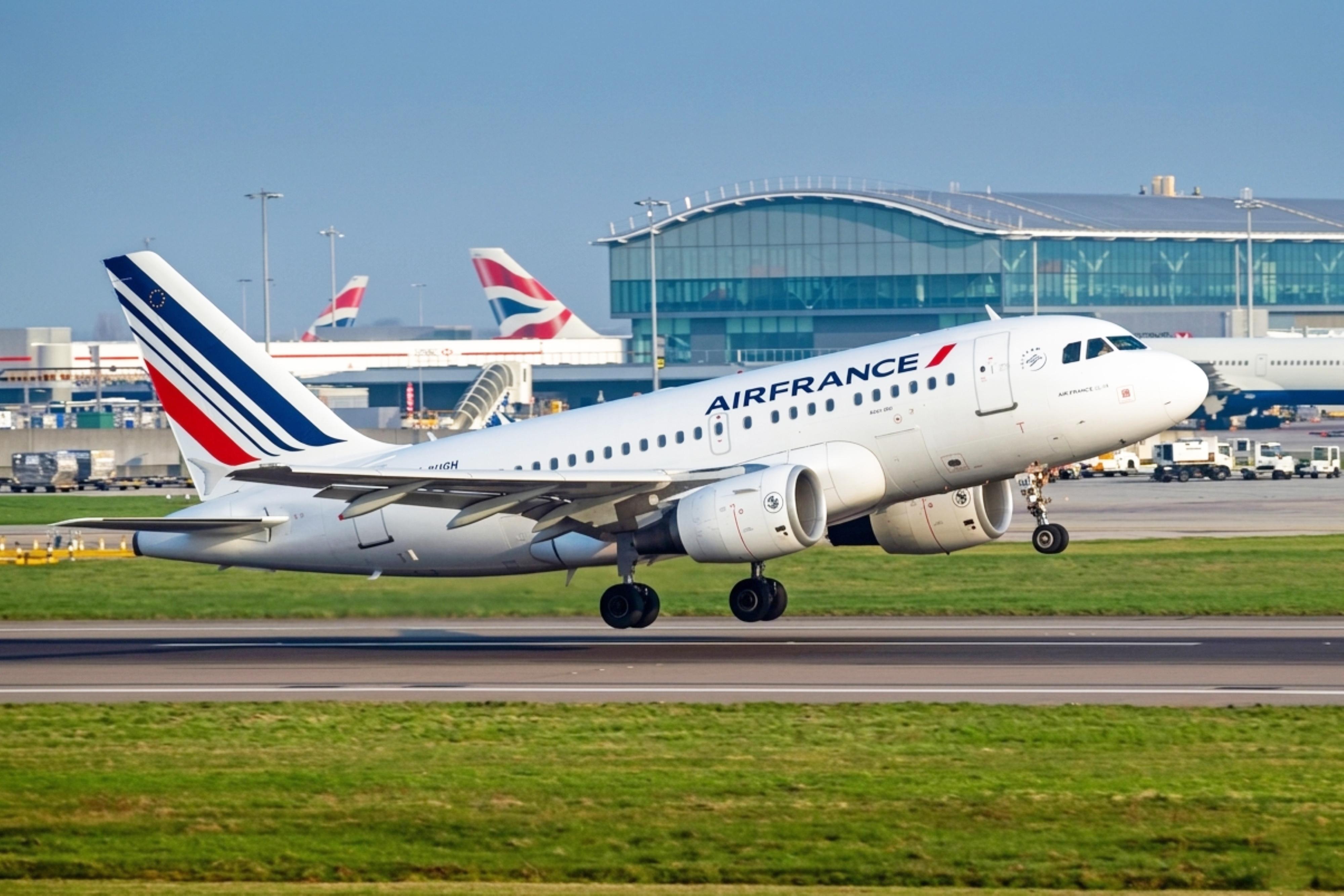 F-GUGH @ EGLL - F-GUGH 2004 A318-100 Air France LHR - by PhilR