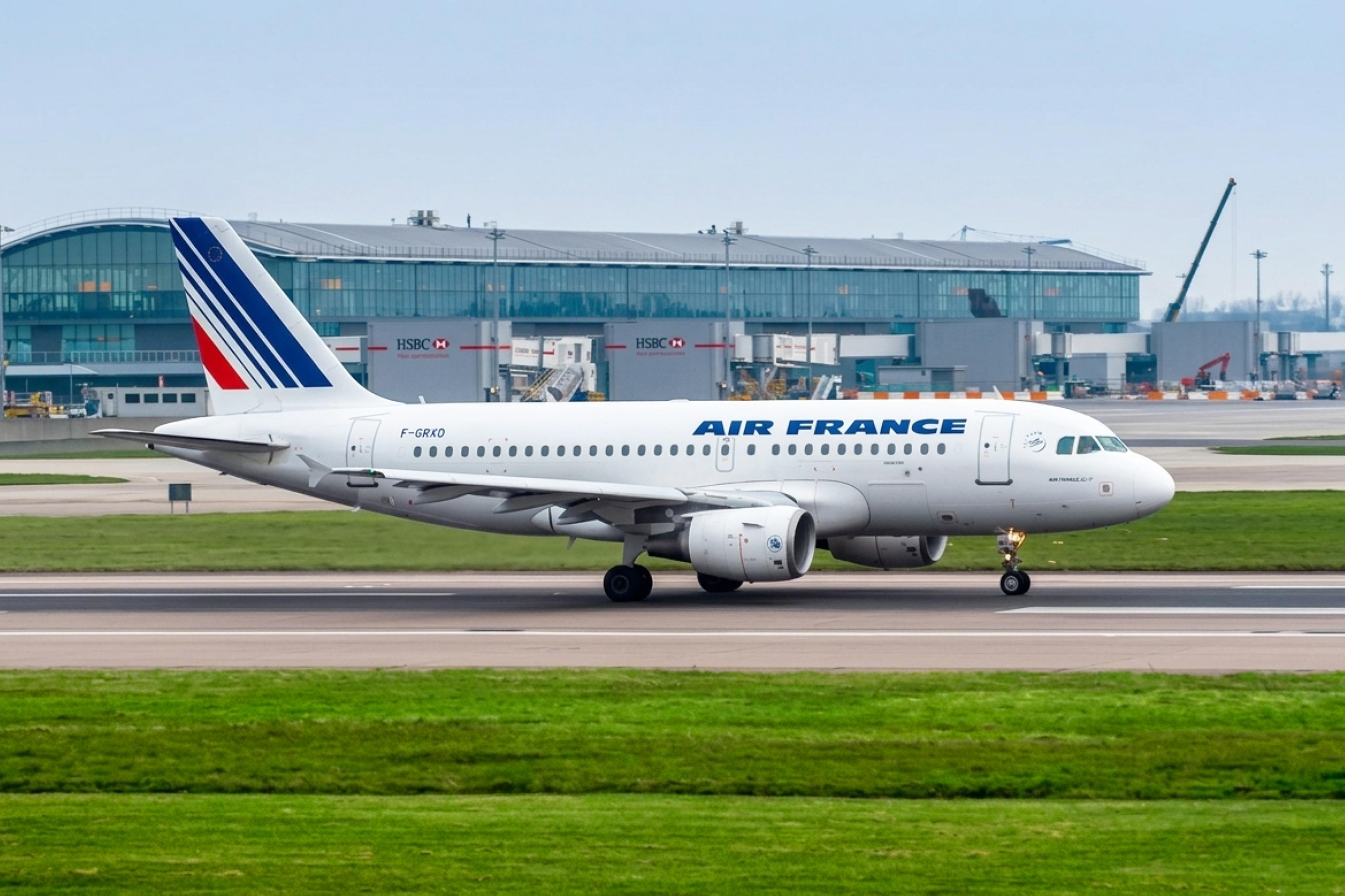 F-GRXD @ EGLL - F-GRXD 2002 A319-100 Air France LHR  - by PhilR