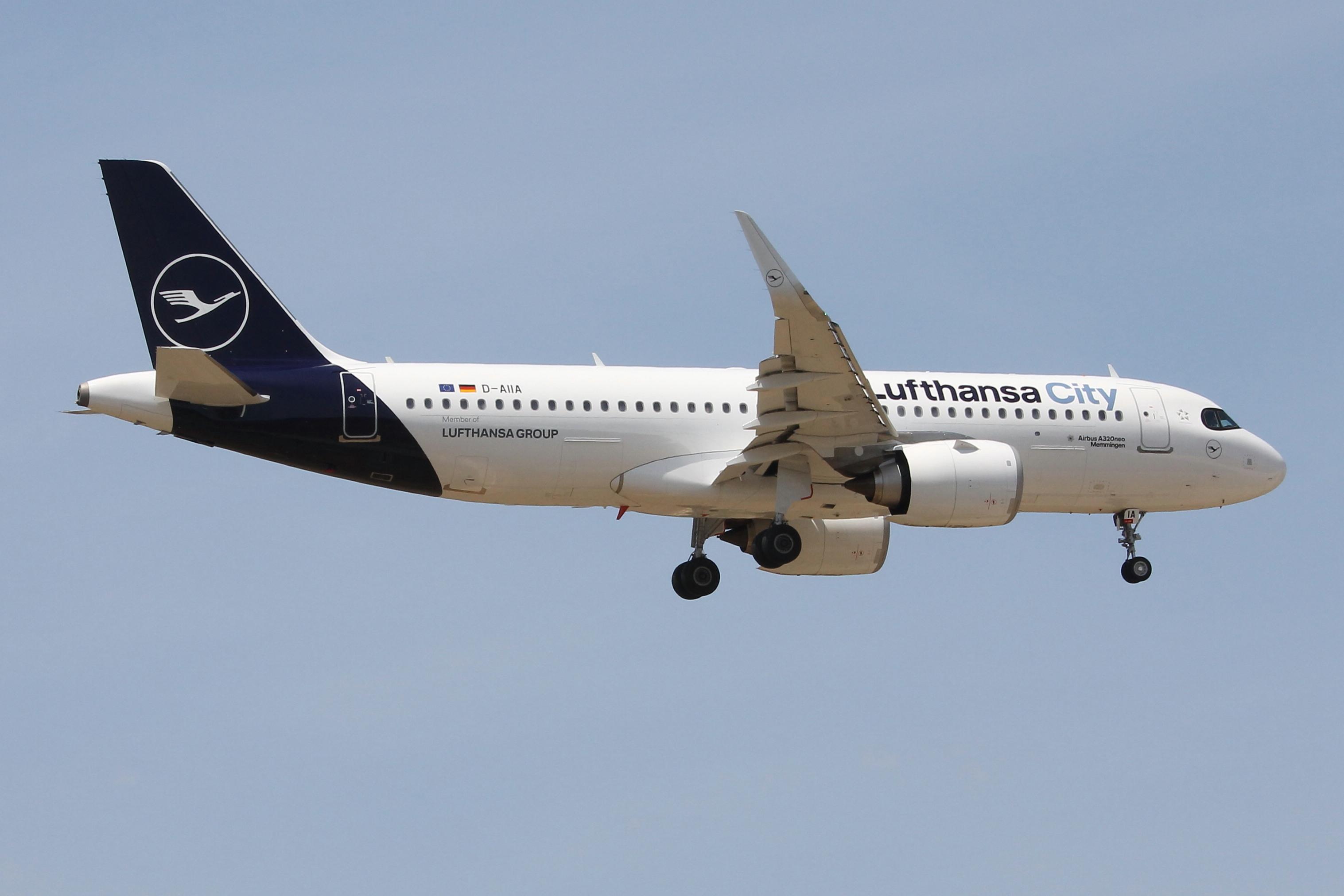 D-AIIA @ LMML - Lufthansa City Airbus A320-251N reg D-AIIA seen on final approach for RW13 at MLA. - by raymond