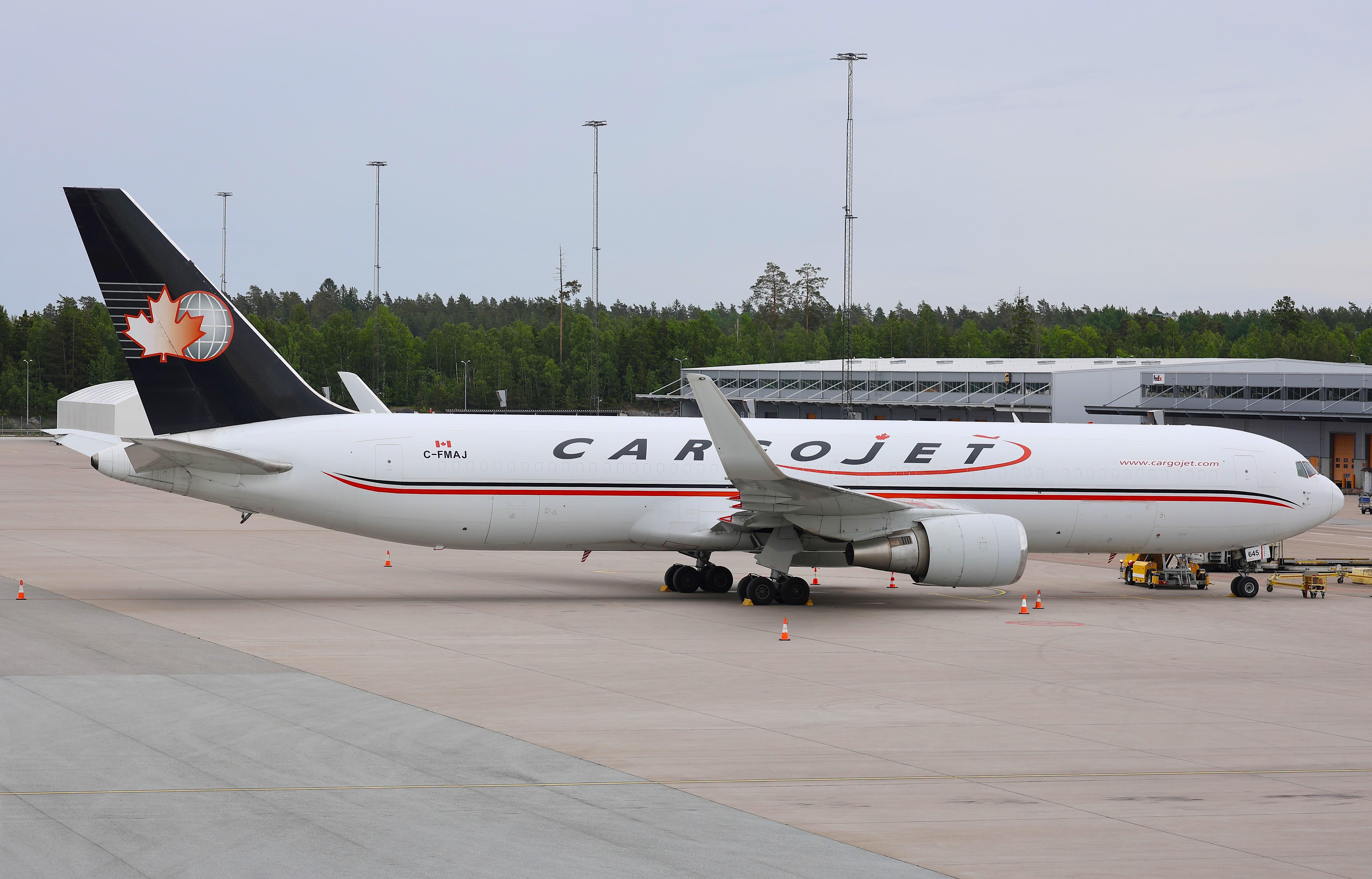 C-FMAJ @ ESSA - Ramp R - by wijken
