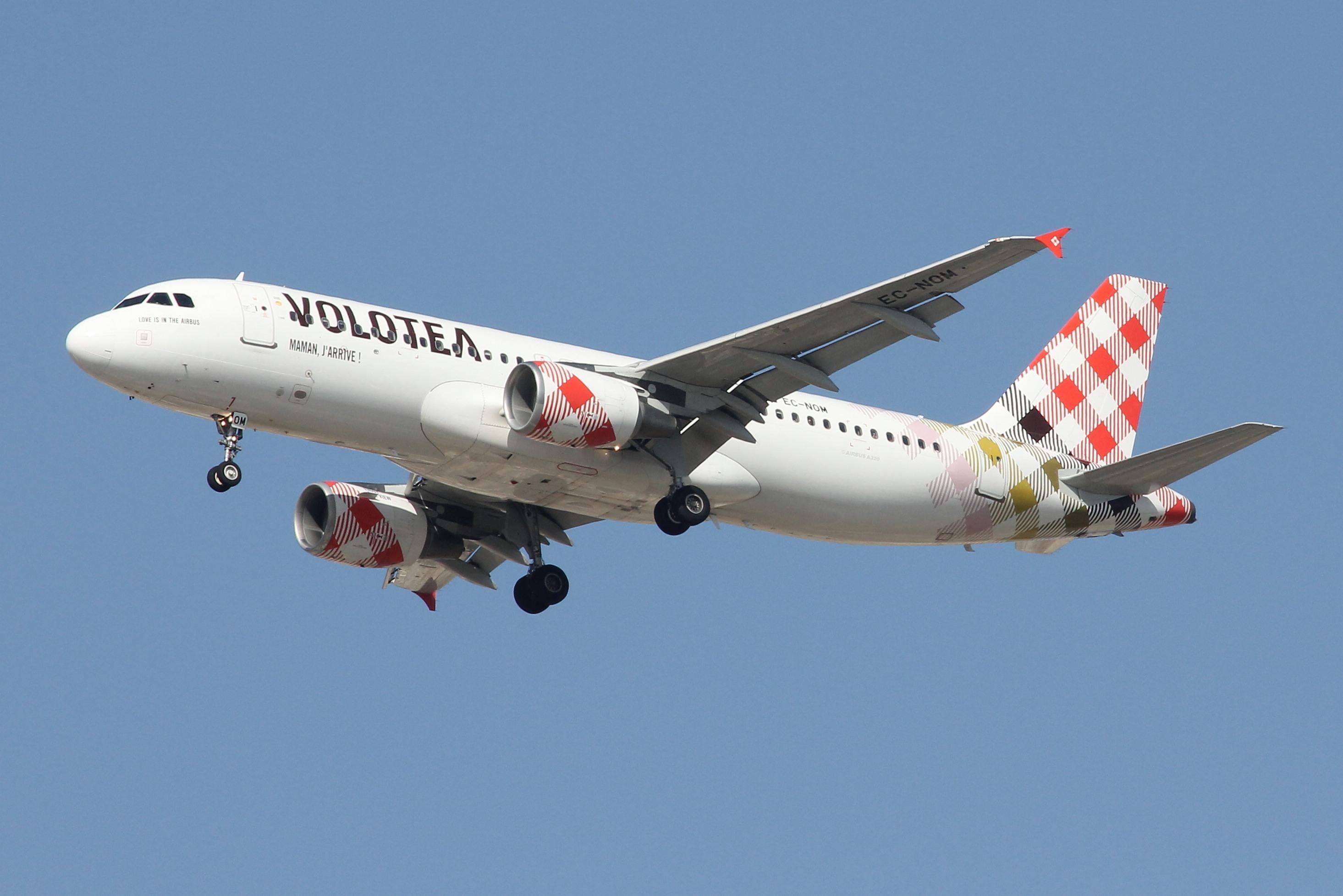 EC-NOM @ LMML - Airbus A320-214 reg EC-NOM of Volotea on approach for RW13 landing in Malta. - by raymond