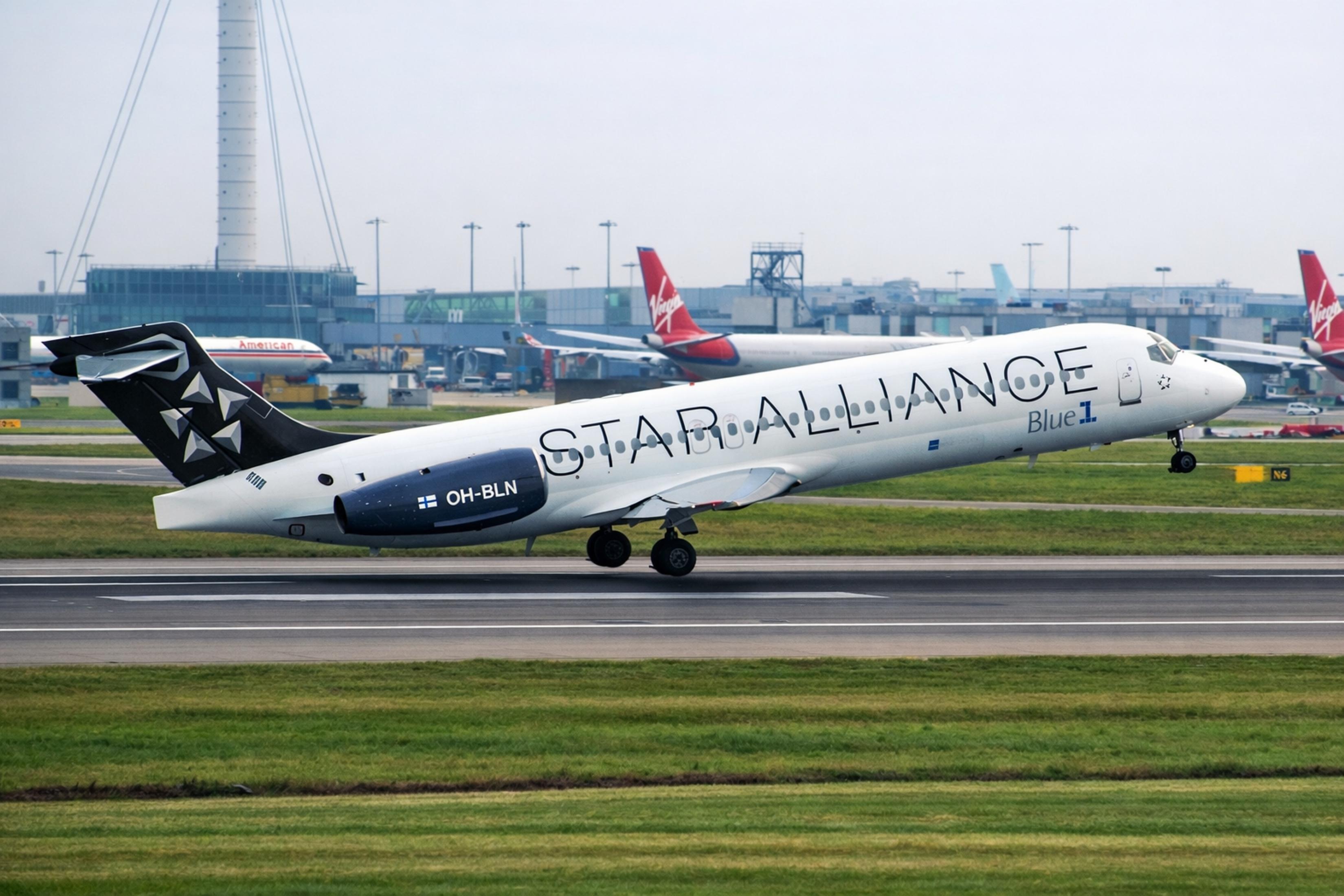 OH-BLN @ EGLL - OH-BLN 1999 B717-200 Blue 1 LHR  - by PhilR