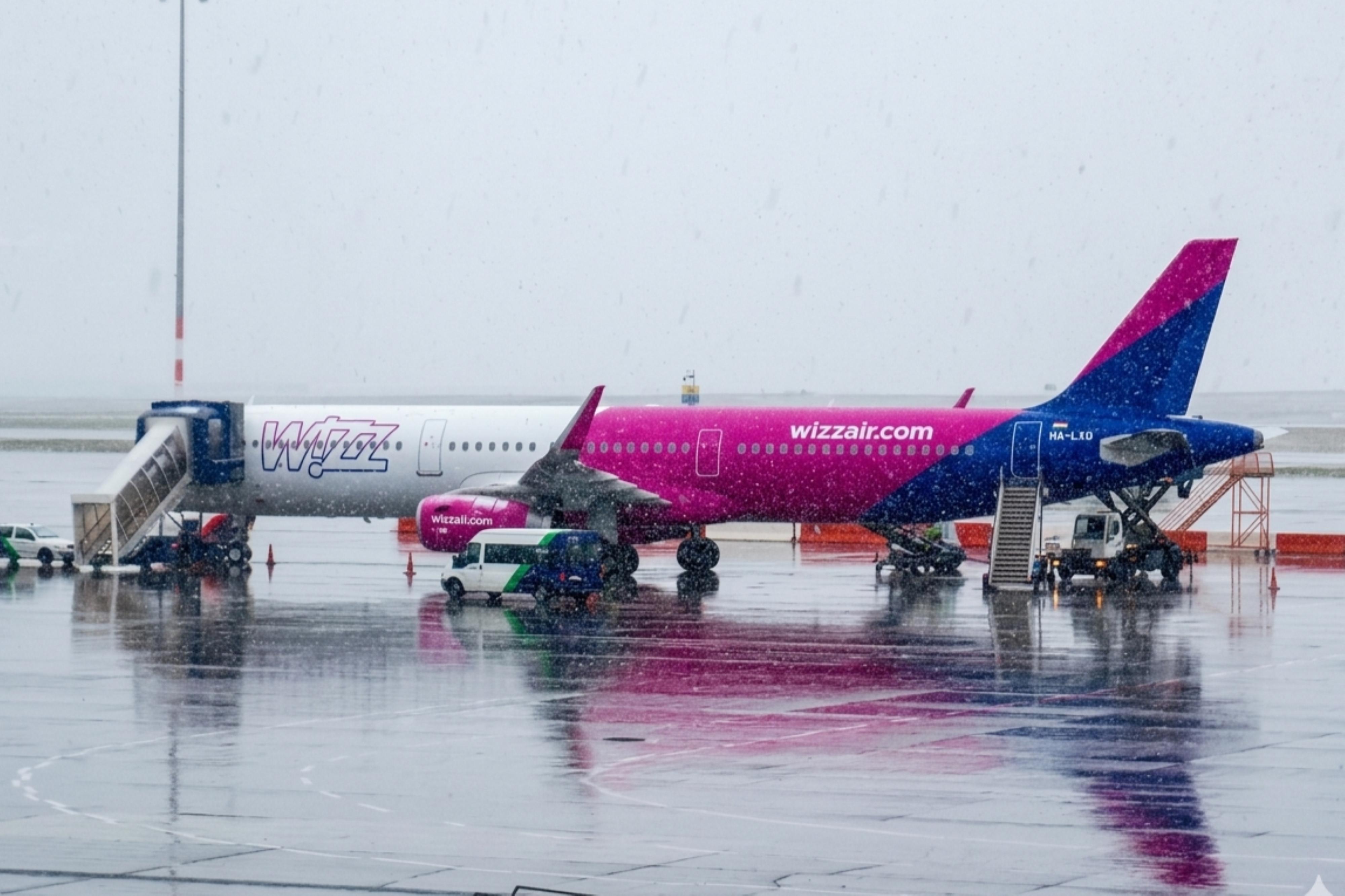 HA-LXQ @ LHBP - HA-LXQ 2017 A321-200 Wizz Air BUD  - by PhilR