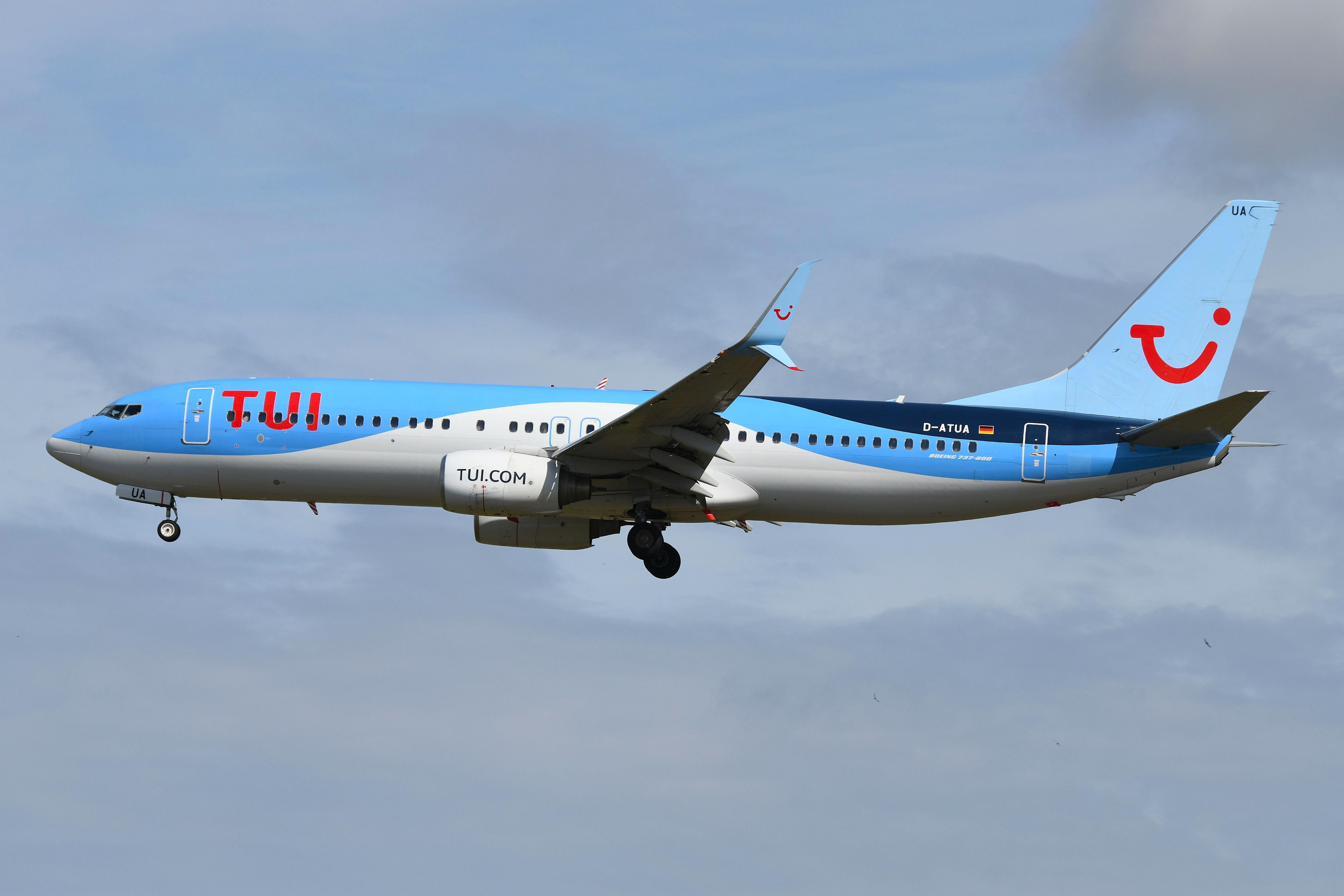 D-ATUA @ EDDF - Arrival of TUI B738 - by FerryPNL