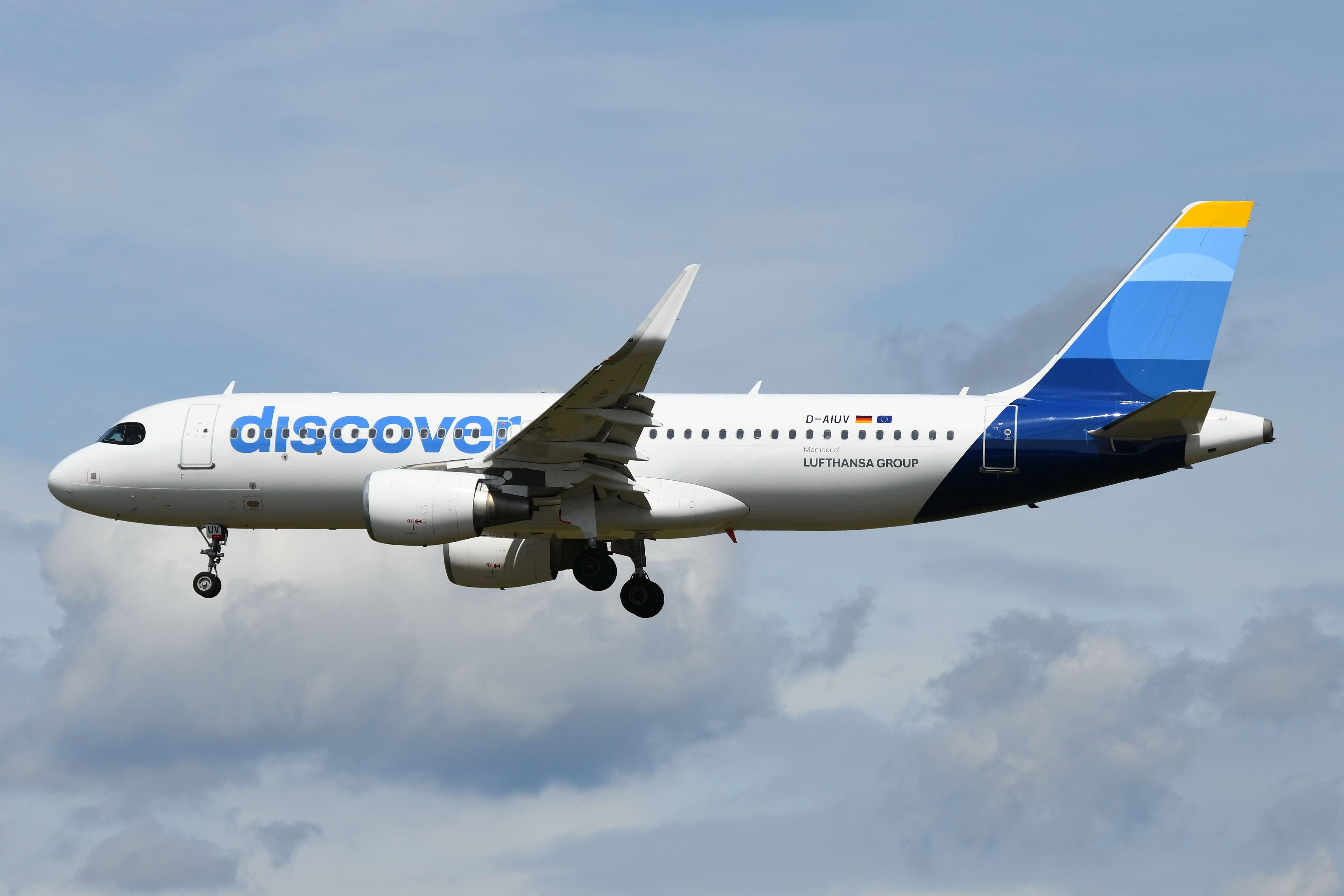 D-AIUV @ EDDF - Discover A320 landing - by FerryPNL