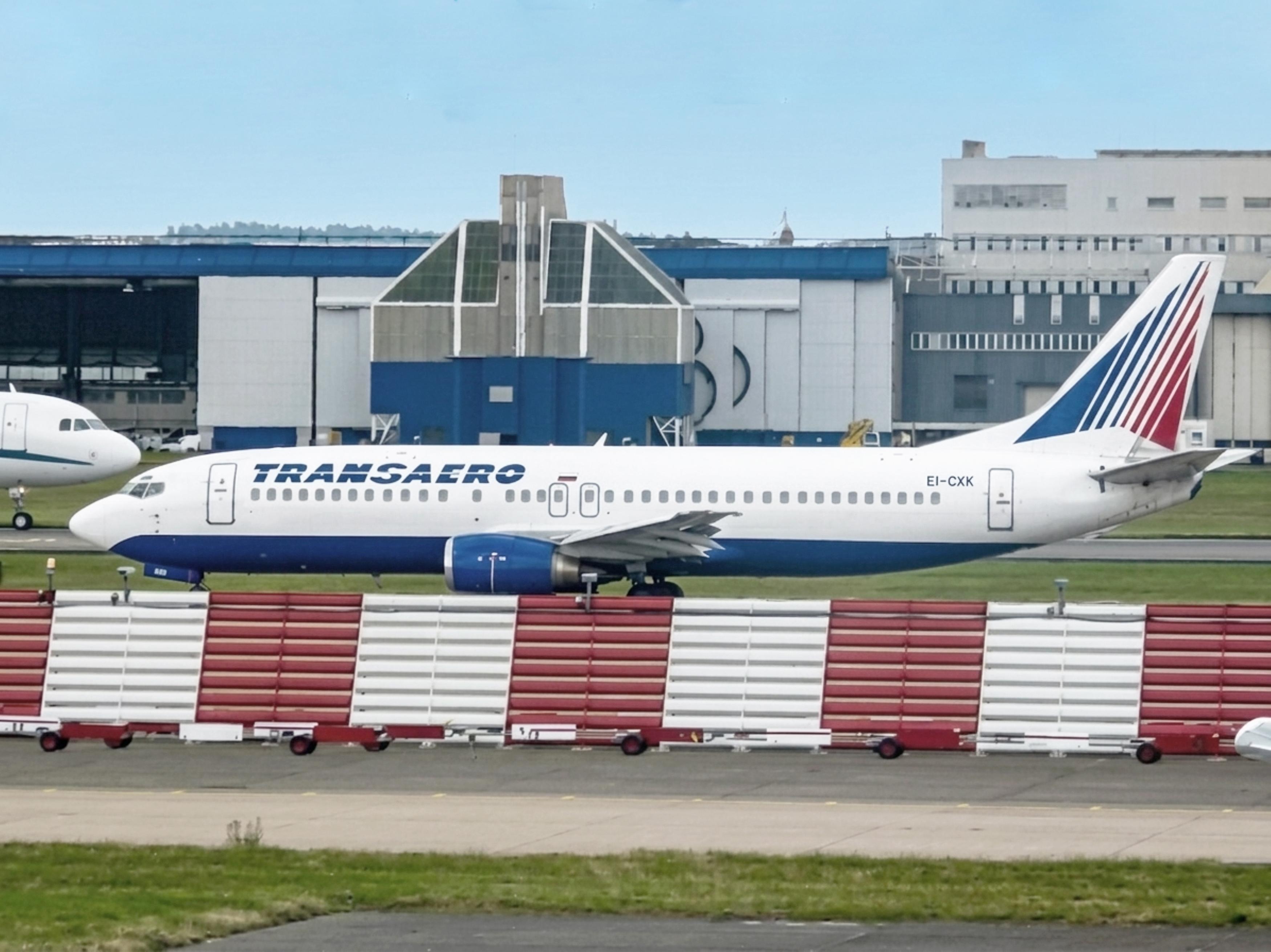 EI-CXK @ EGKK - EI-CXK 1992 B737-400 Transaero LGW  - by PhilR