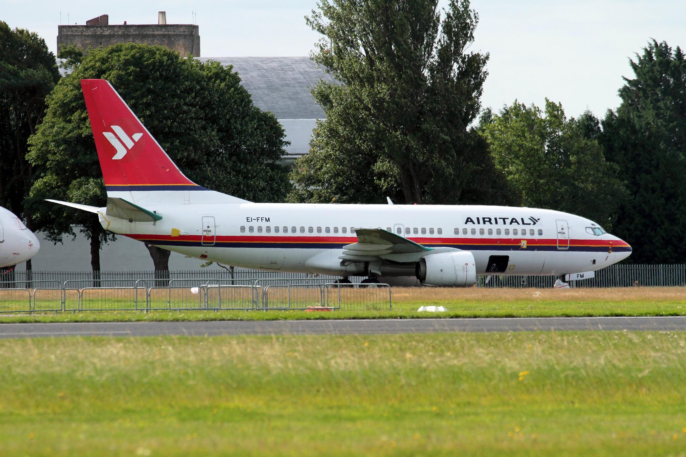 EI-FFM @ EGBP - EI-FFM 1999 Boeing 737-700 Kemble  - by PhilR