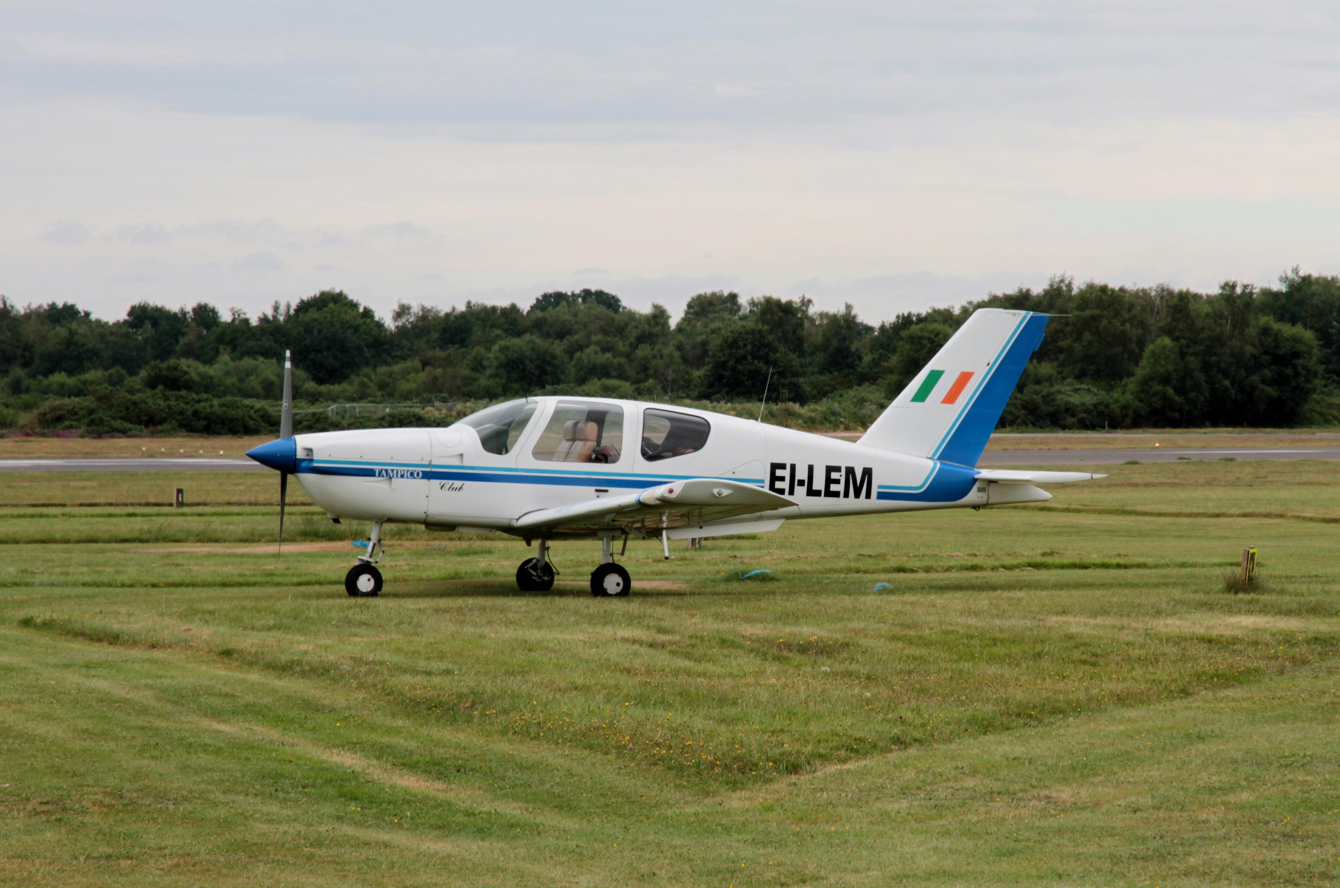 EI-LEM @ EGLK - EI-LEM 1991 Socata TB9 Tampico Club Blackbush
 - by PhilR