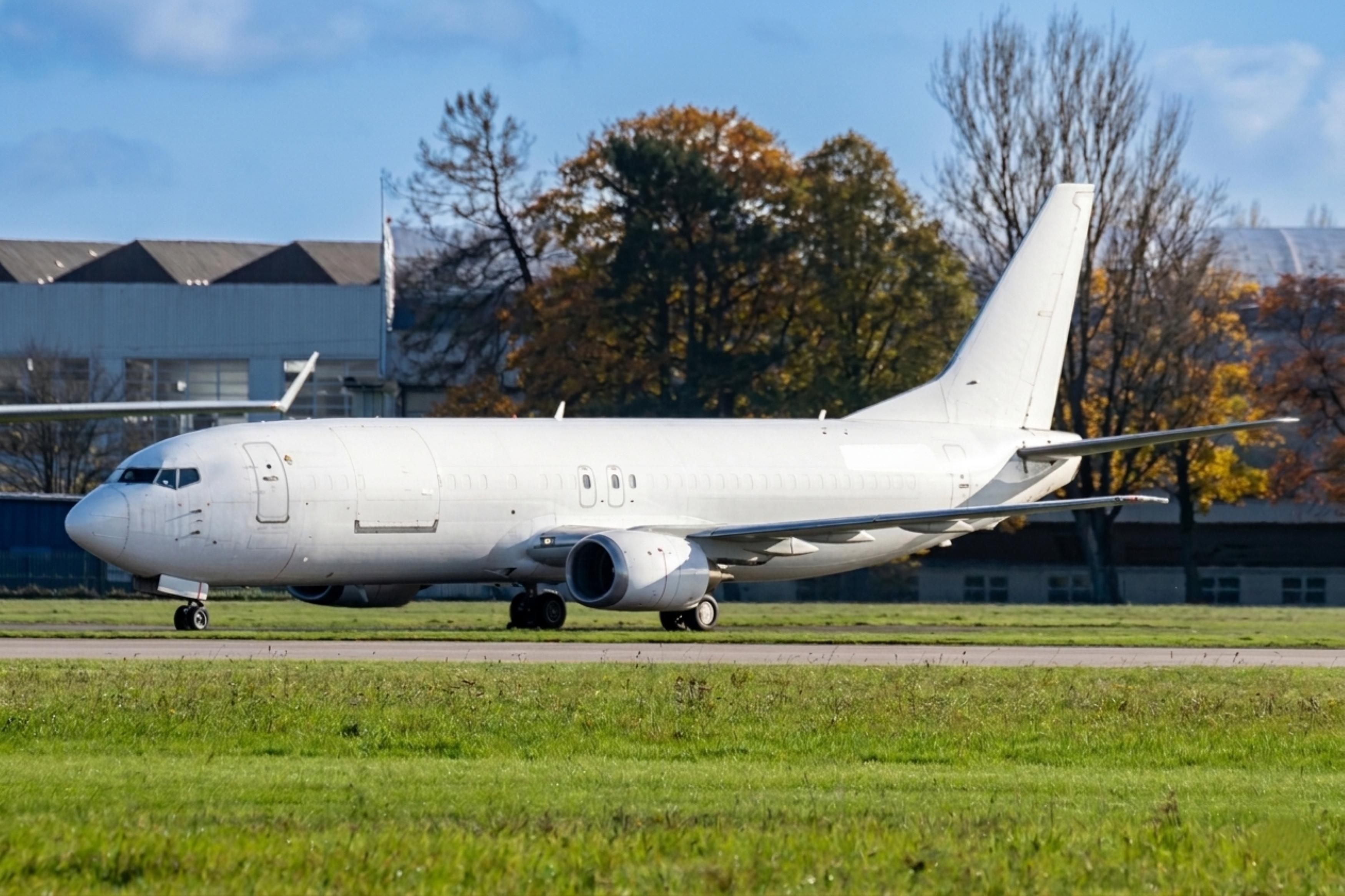 EI-STU @ EGBP - EI-STU 1998 Boeing 737-4M0(F) ASL Airlines Ireland Kemble 
 - by PhilR