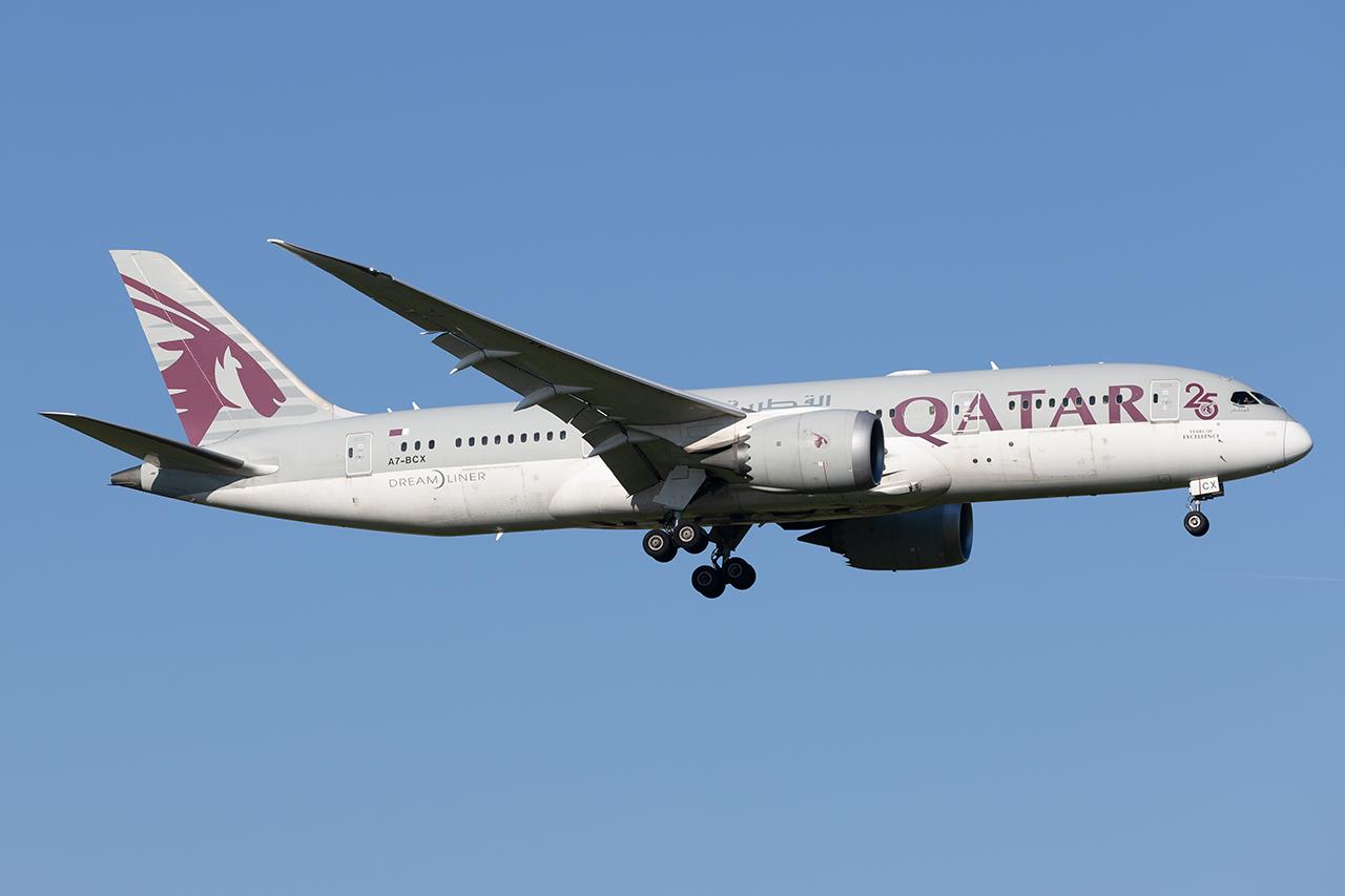 A7-BCX @ LOWW - Qatar 787-8 - by Andy Graf