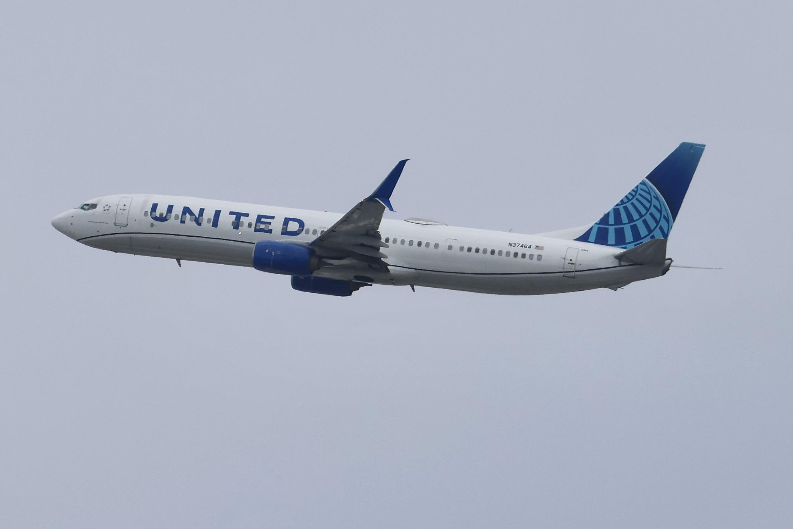 N37464 @ KORD - B739 United Boeing 737-924ER N37464 departing 28R KORD - by MarkKalfas